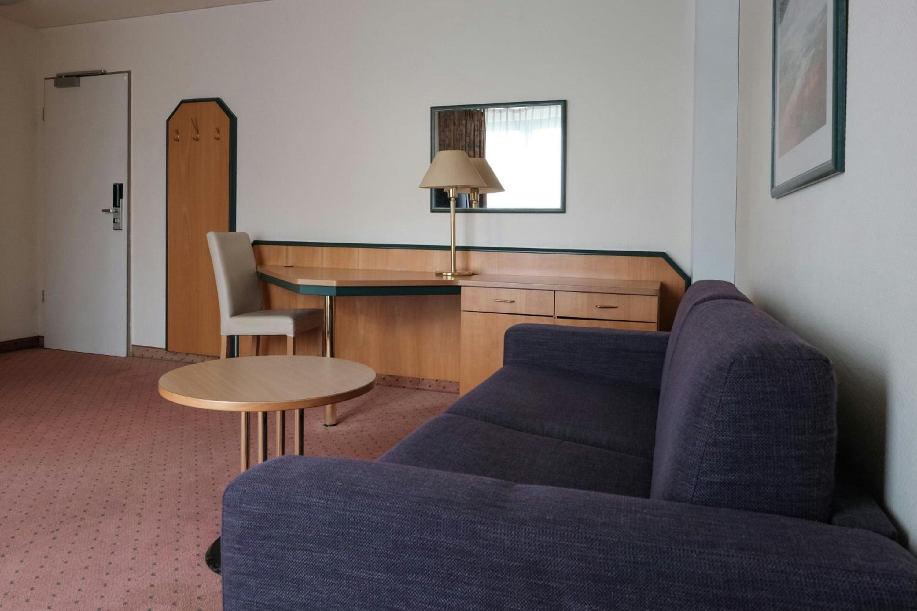 One-Bedroom King Suite