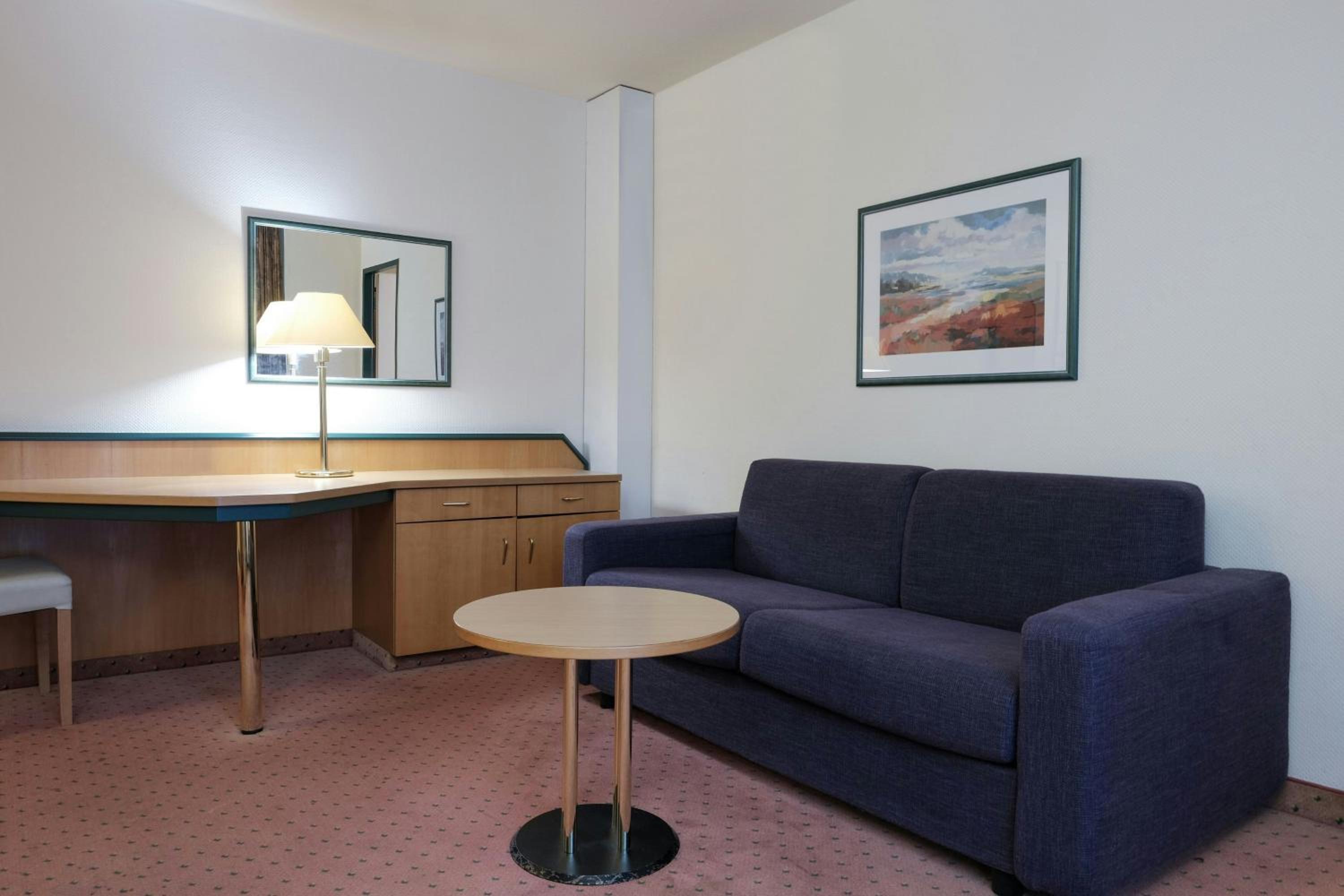Superior Twin Room with Sofa Bed thumbnail 6