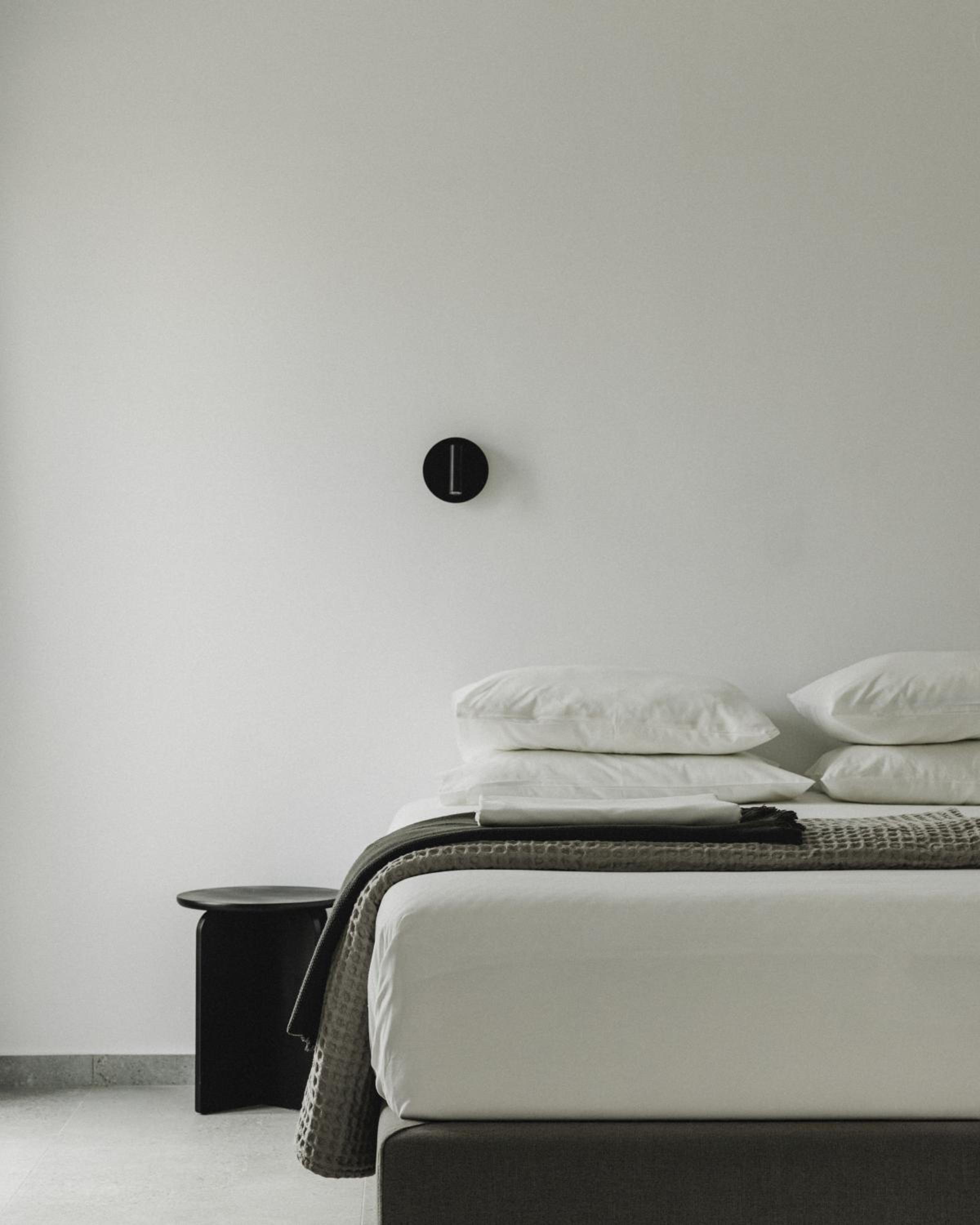 Deluxe King Room - Photo 9
