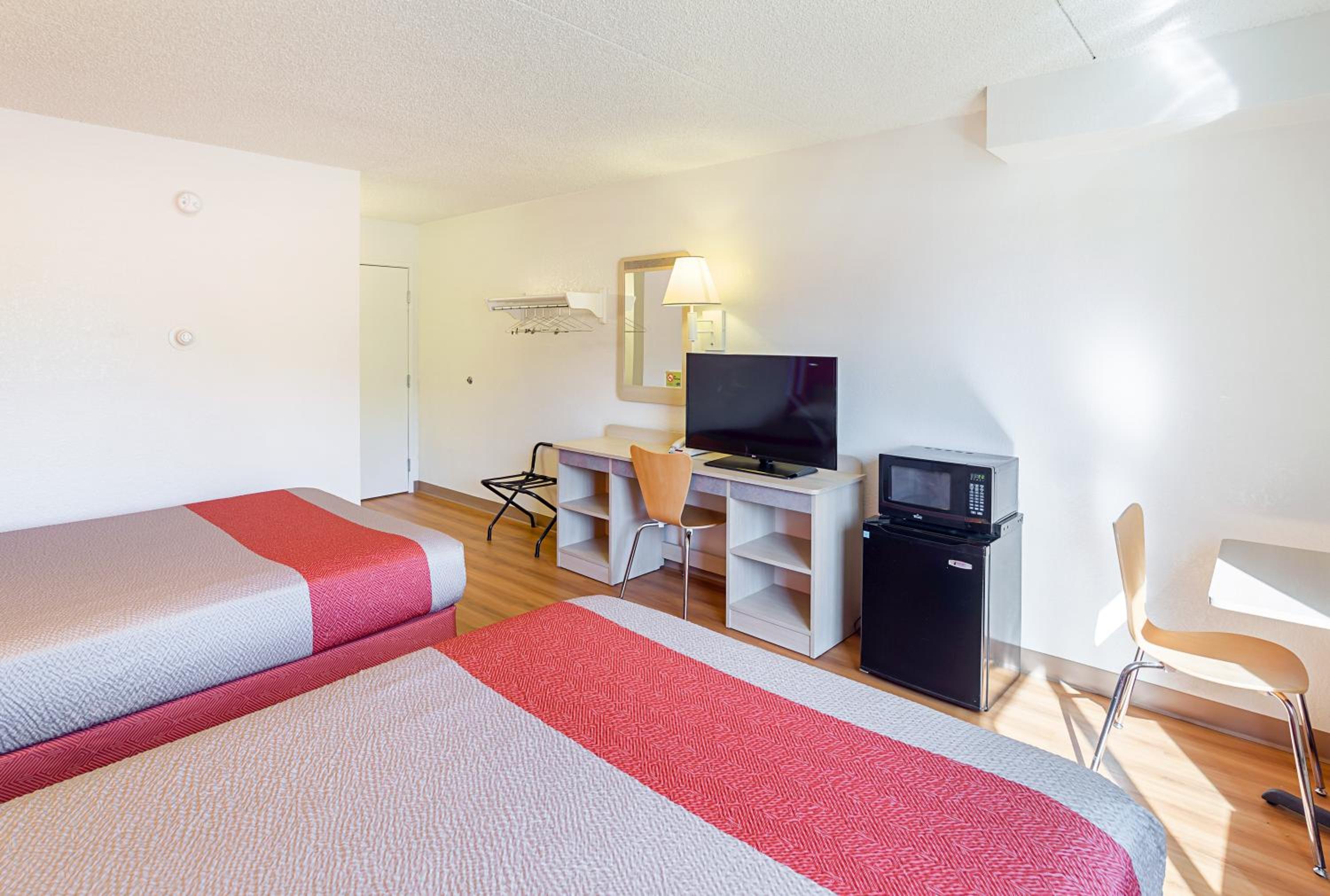 Double Room - Disability Access - Non-Smoking photo 2