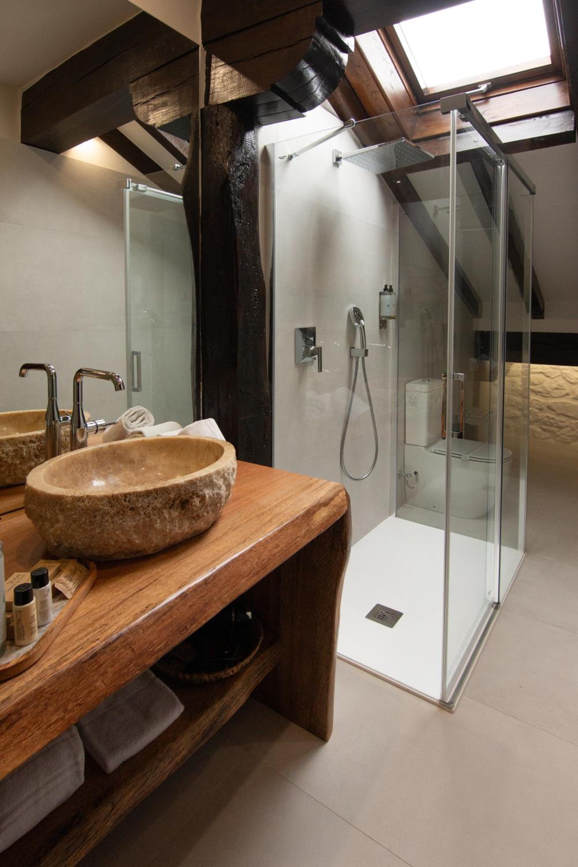 Double or Twin Room with Romantic Package - Photo 8