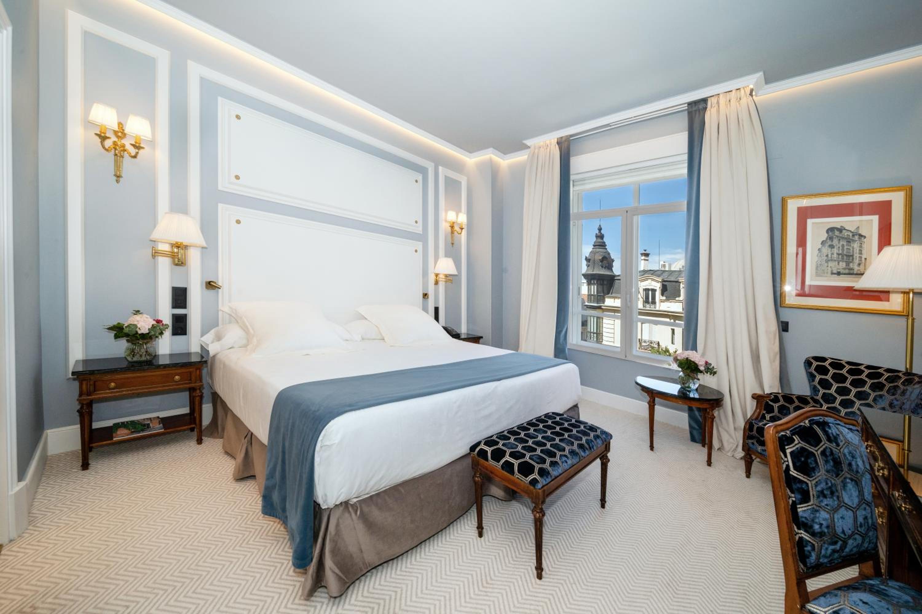 Superior Double Room with City View - Photo 5