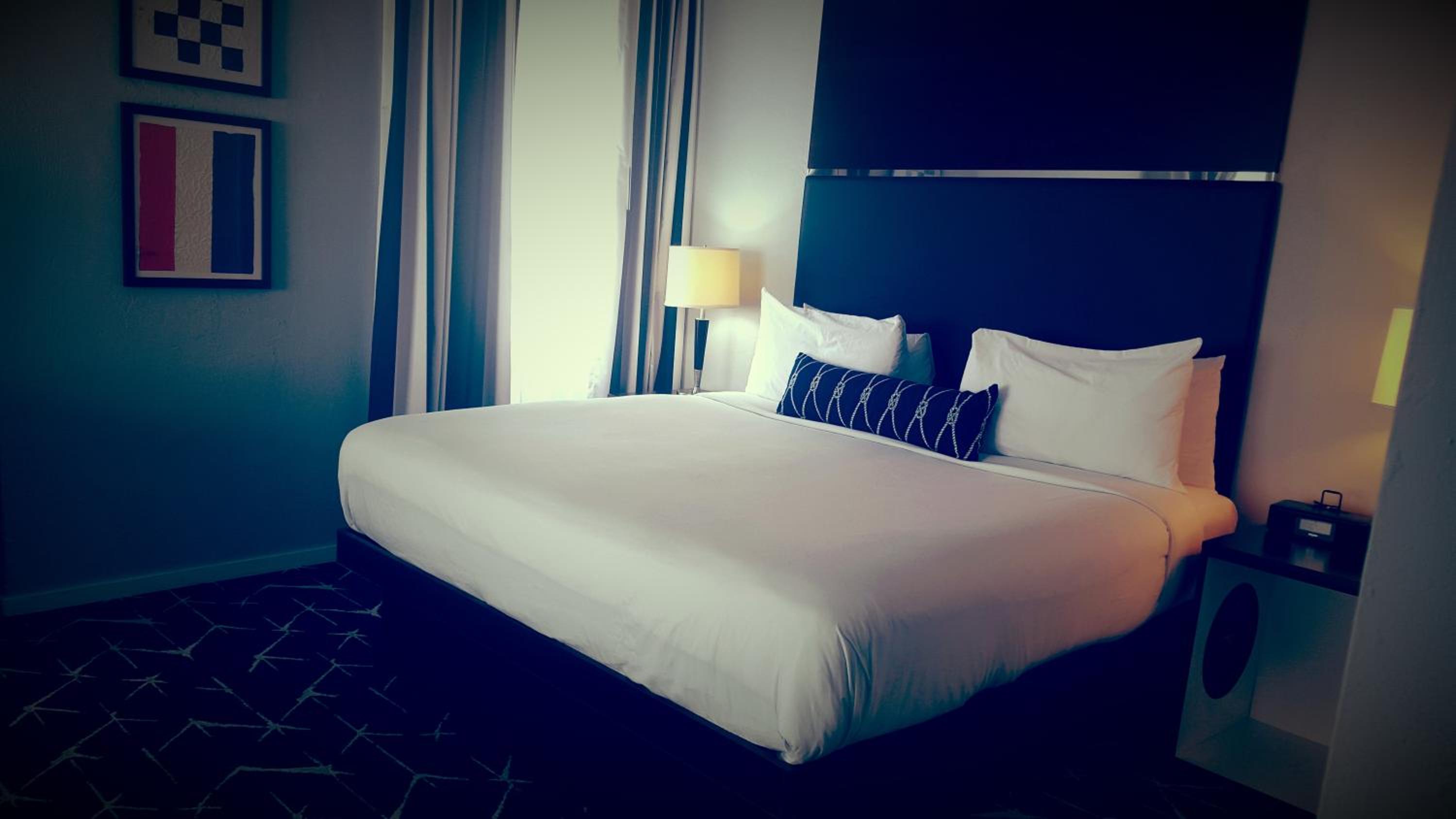 Deluxe King Room - Photo 2