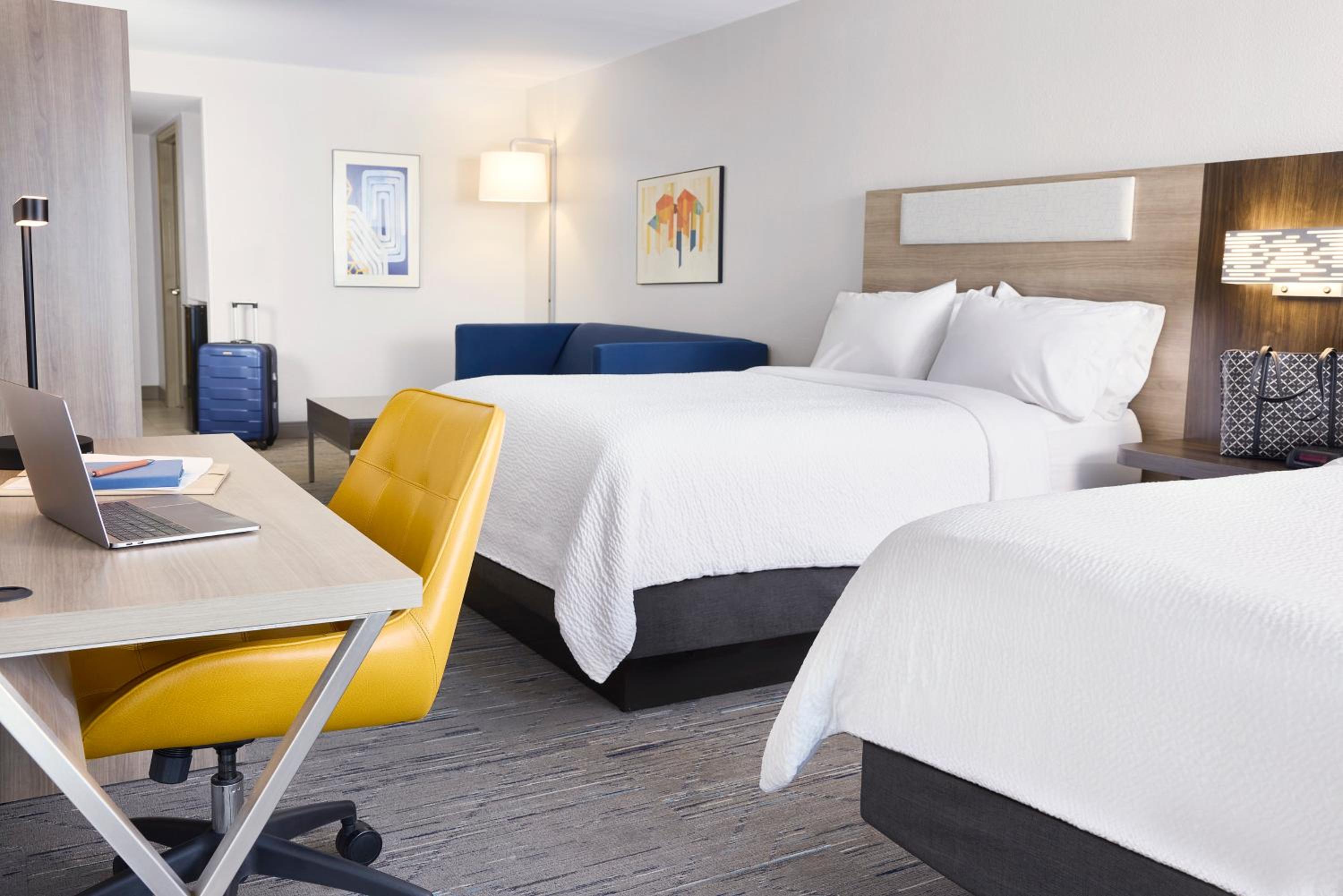 Queen Suite with Two Queen Beds - Photo 1