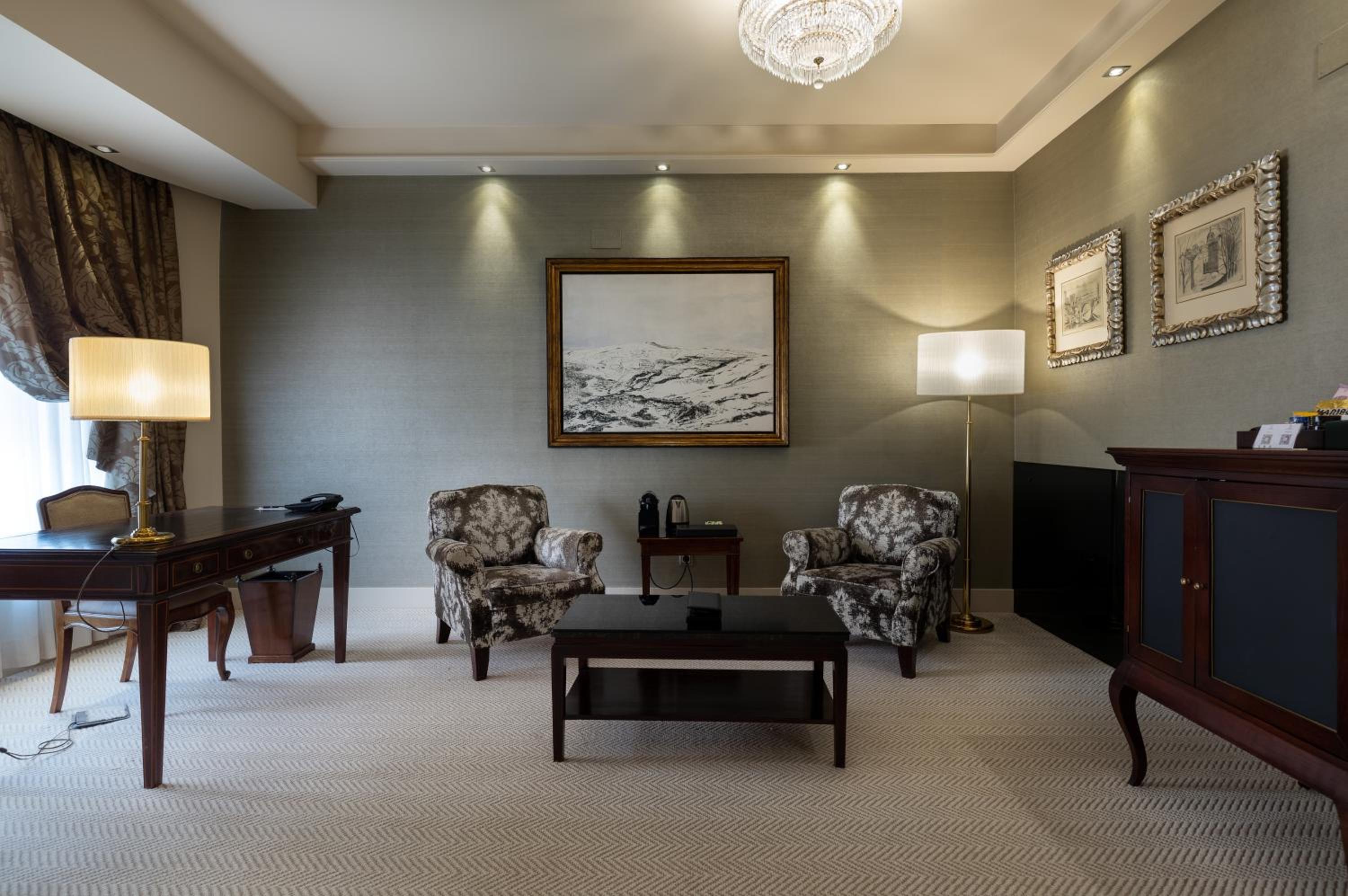 Suite Courtyard - The Wellington Club - Photo 2
