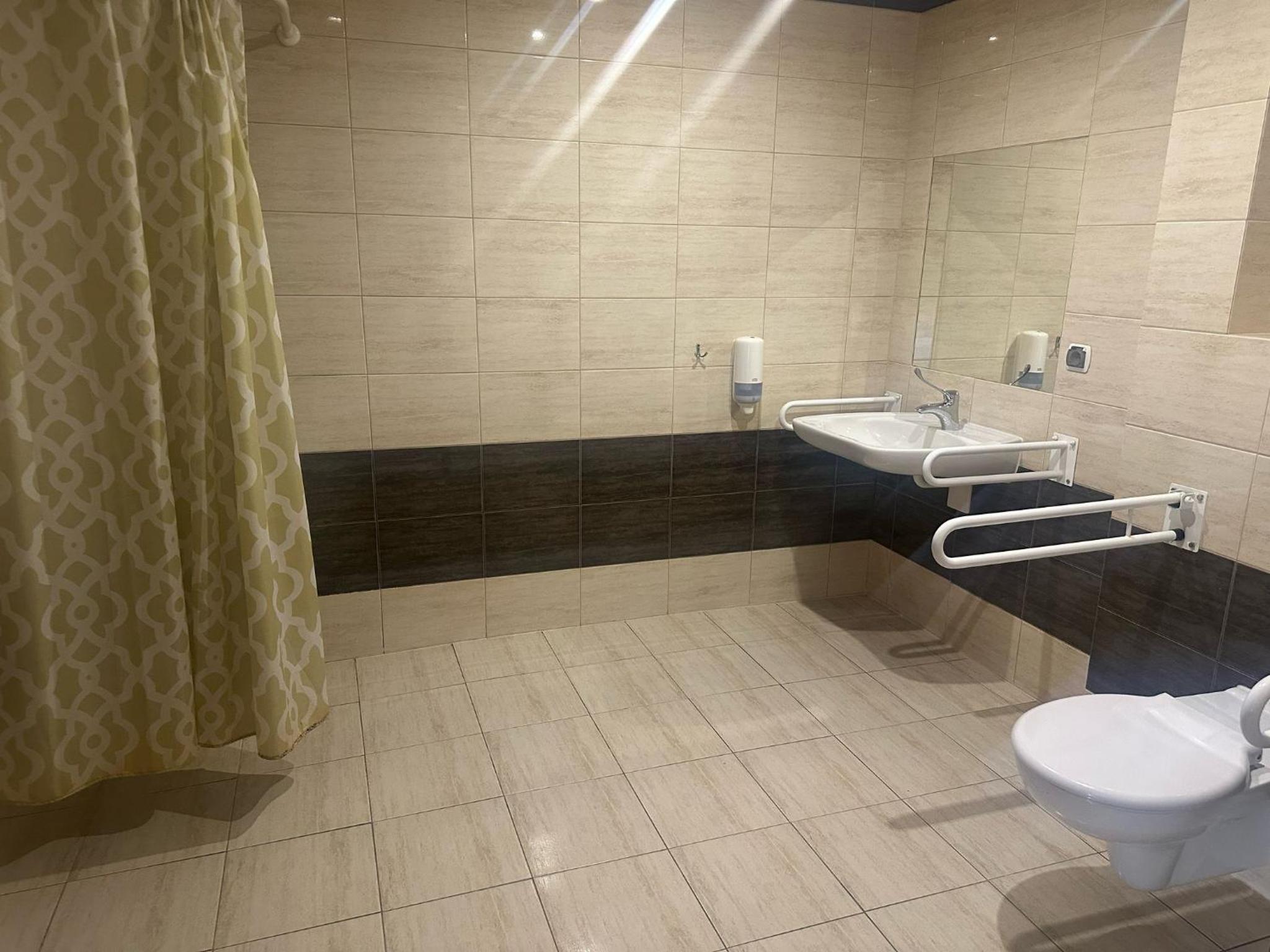 Quadruple Room - Photo 1