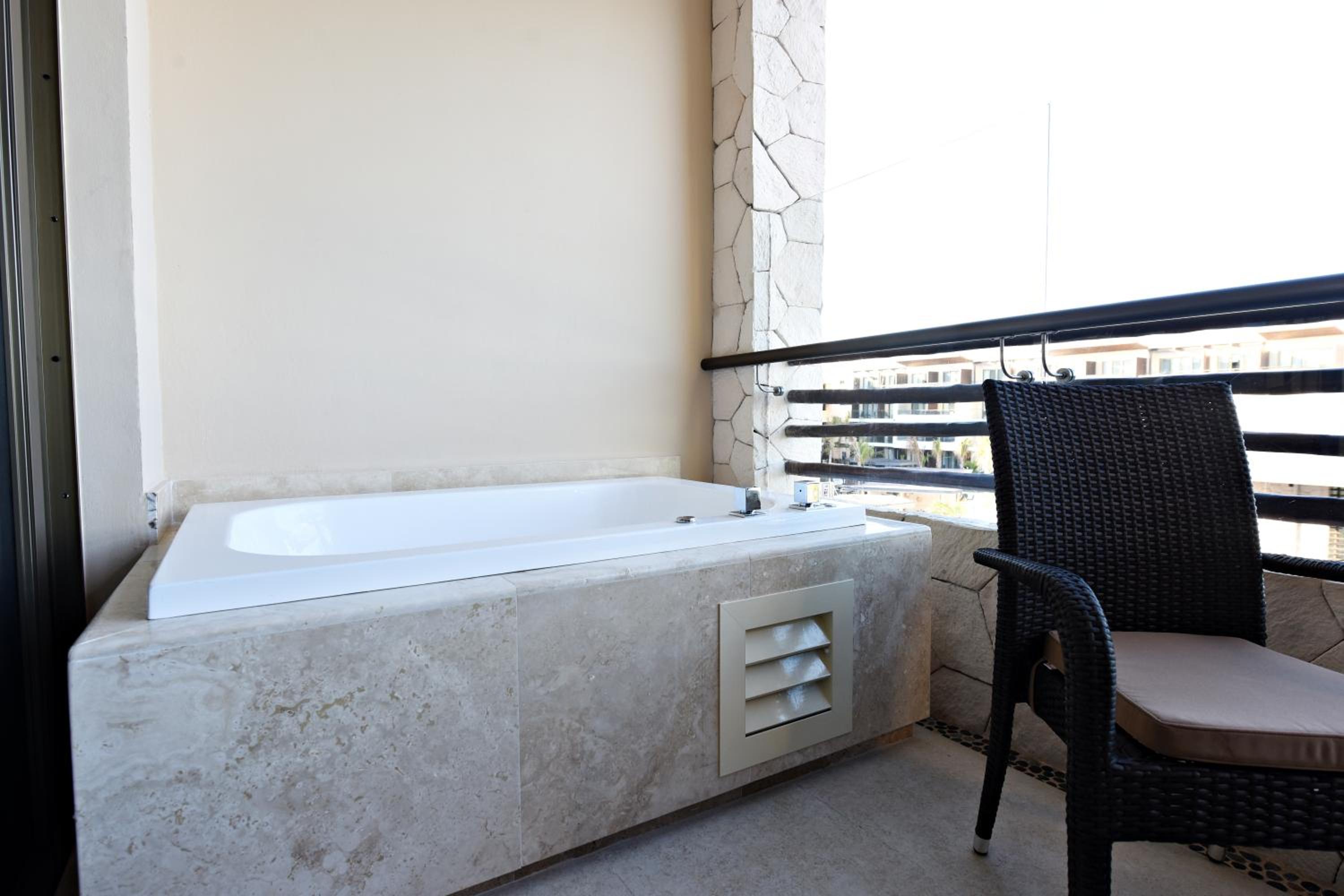 Luxury Suite with Terrace Jacuzzi photo 3