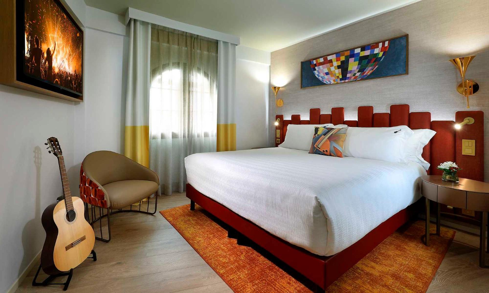 Suite with Balcony thumbnail 6
