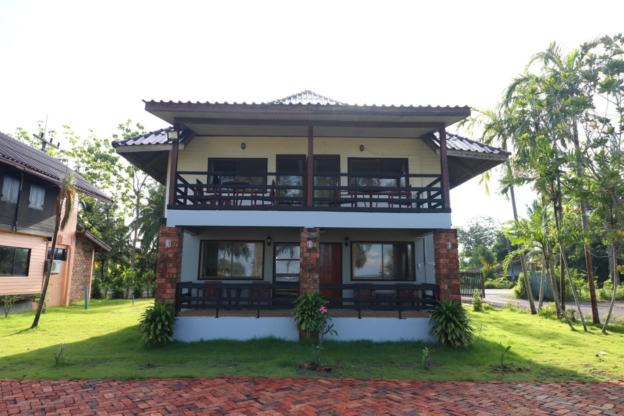 Four-Bedroom House - Photo 1