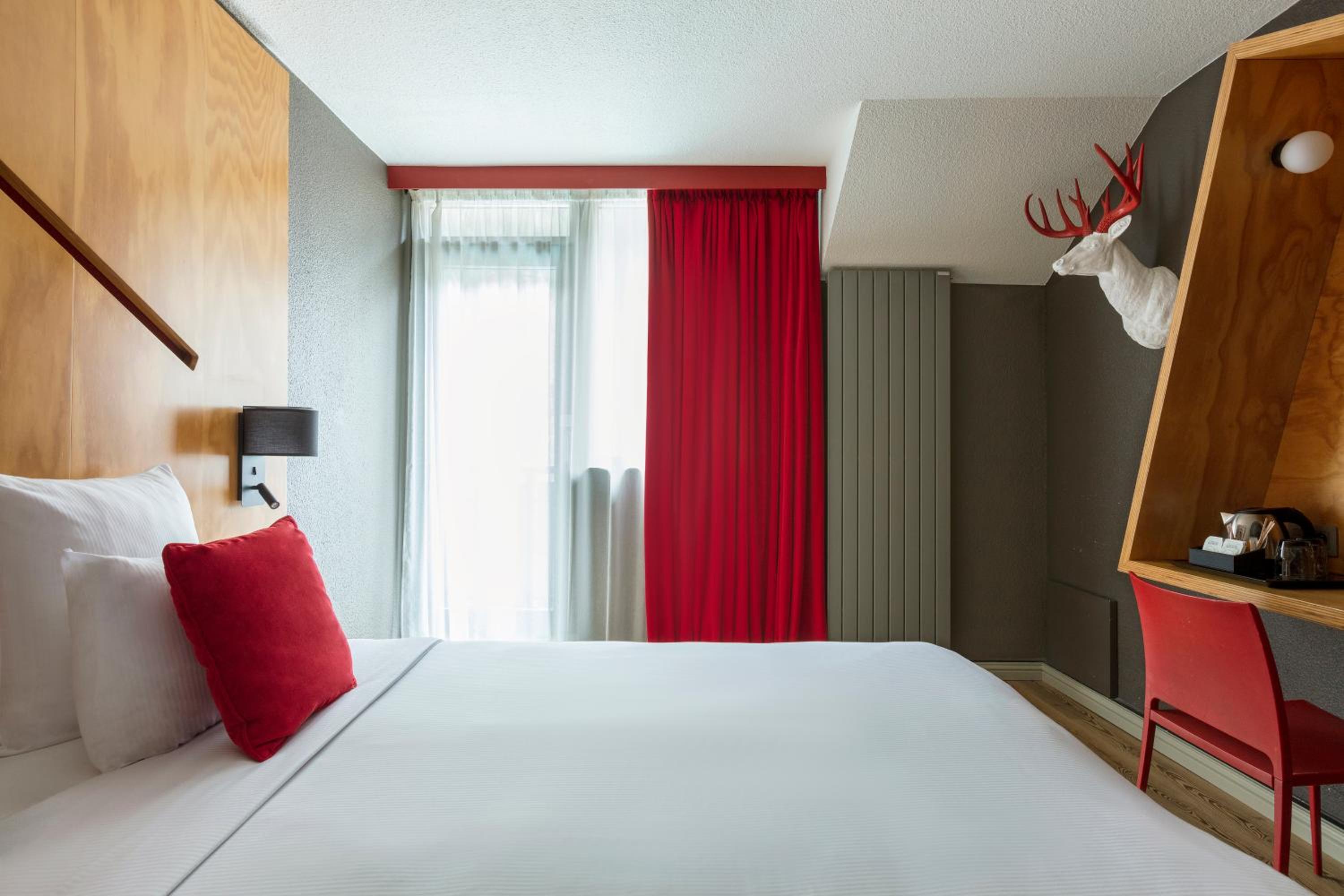 Classic Room with Balcony and Mont-Blanc View - Photo 4