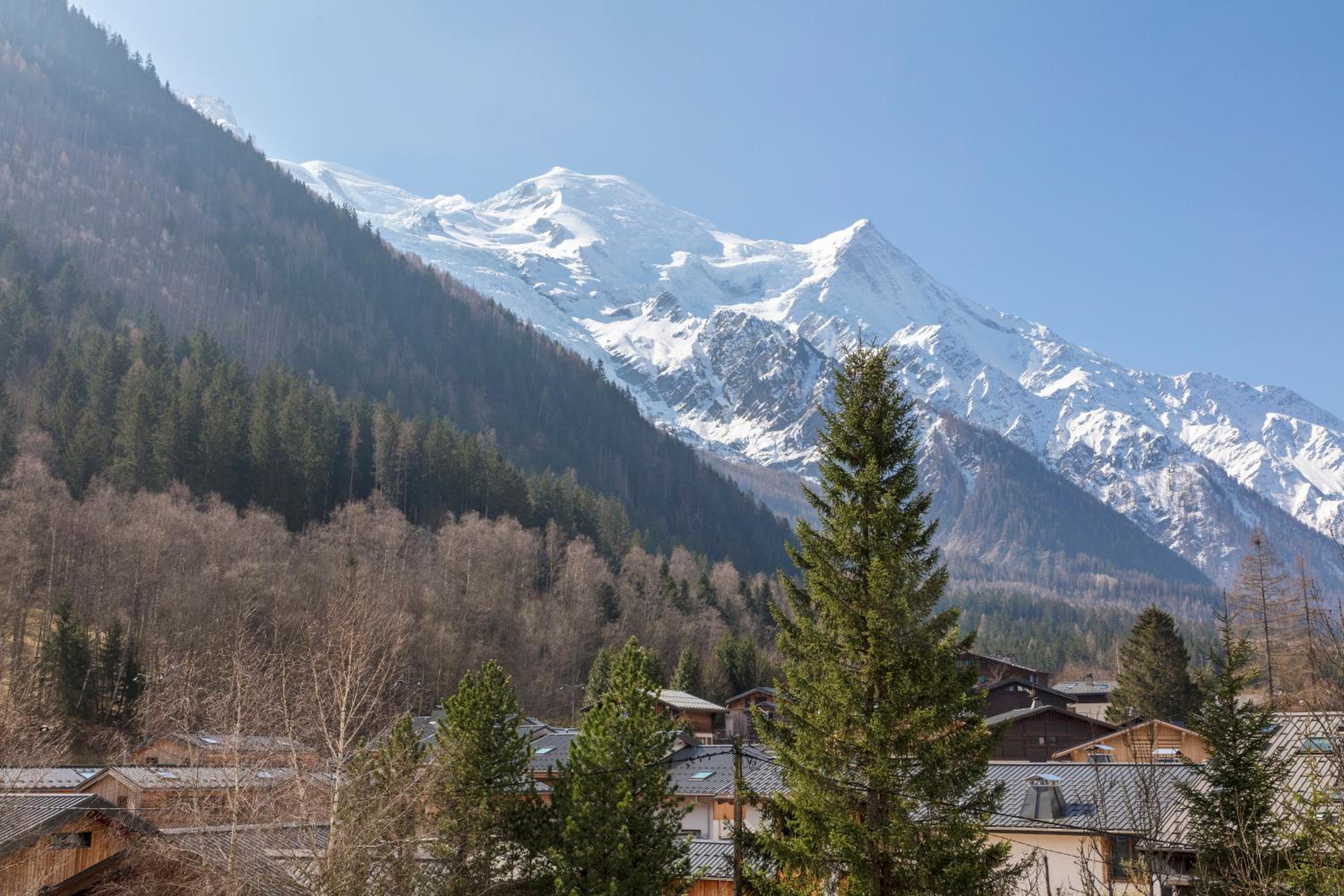 Classic Room with Balcony and Mont-Blanc View - Photo 2