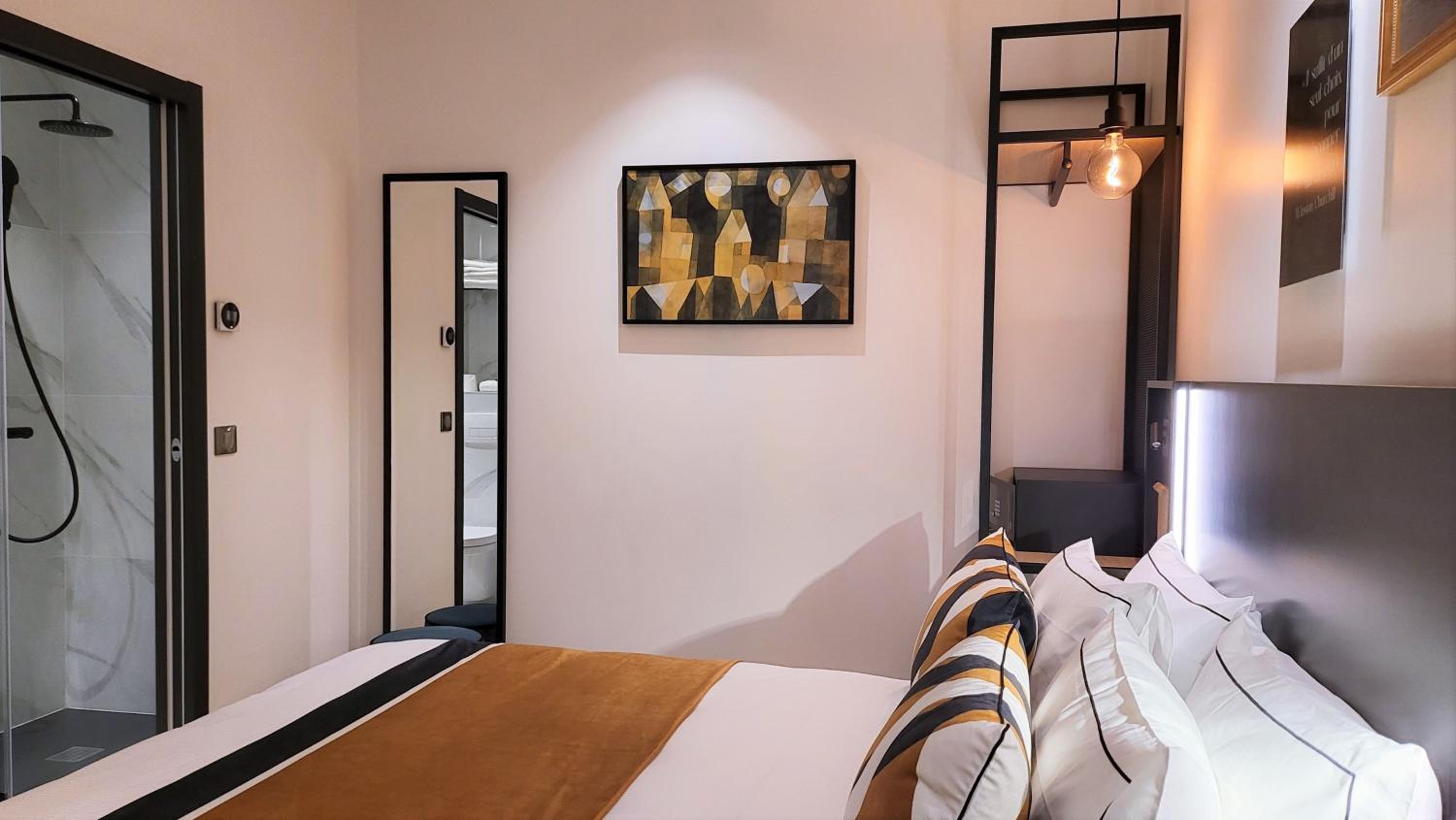 Double Room thumbnail 5