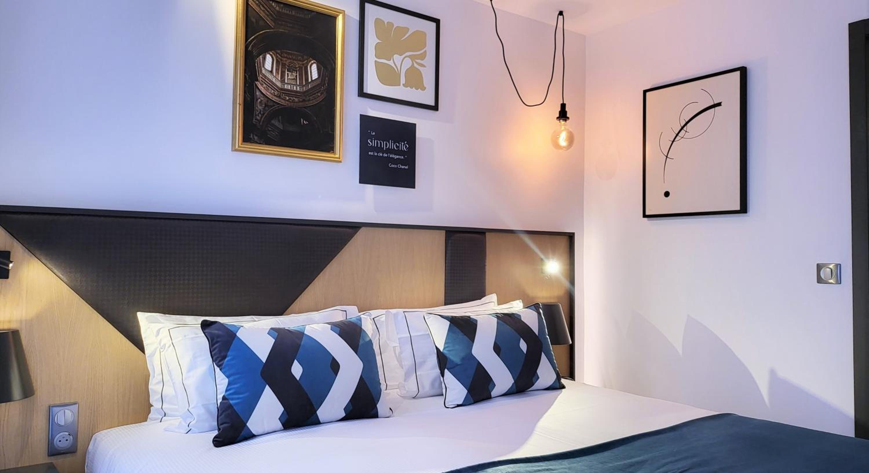 Superior Double Room with Pool Access thumbnail 6