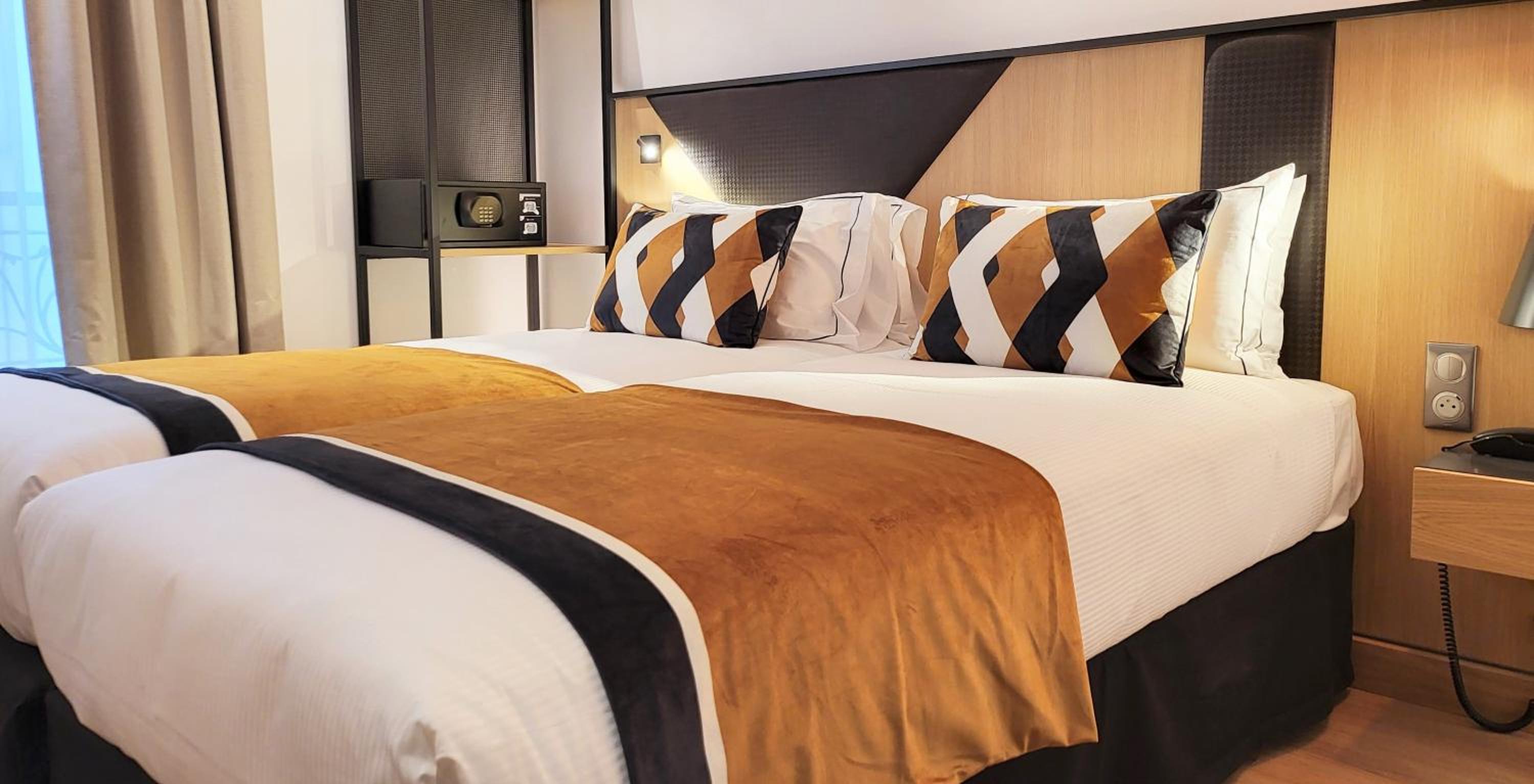 Twin Room with Pool Access