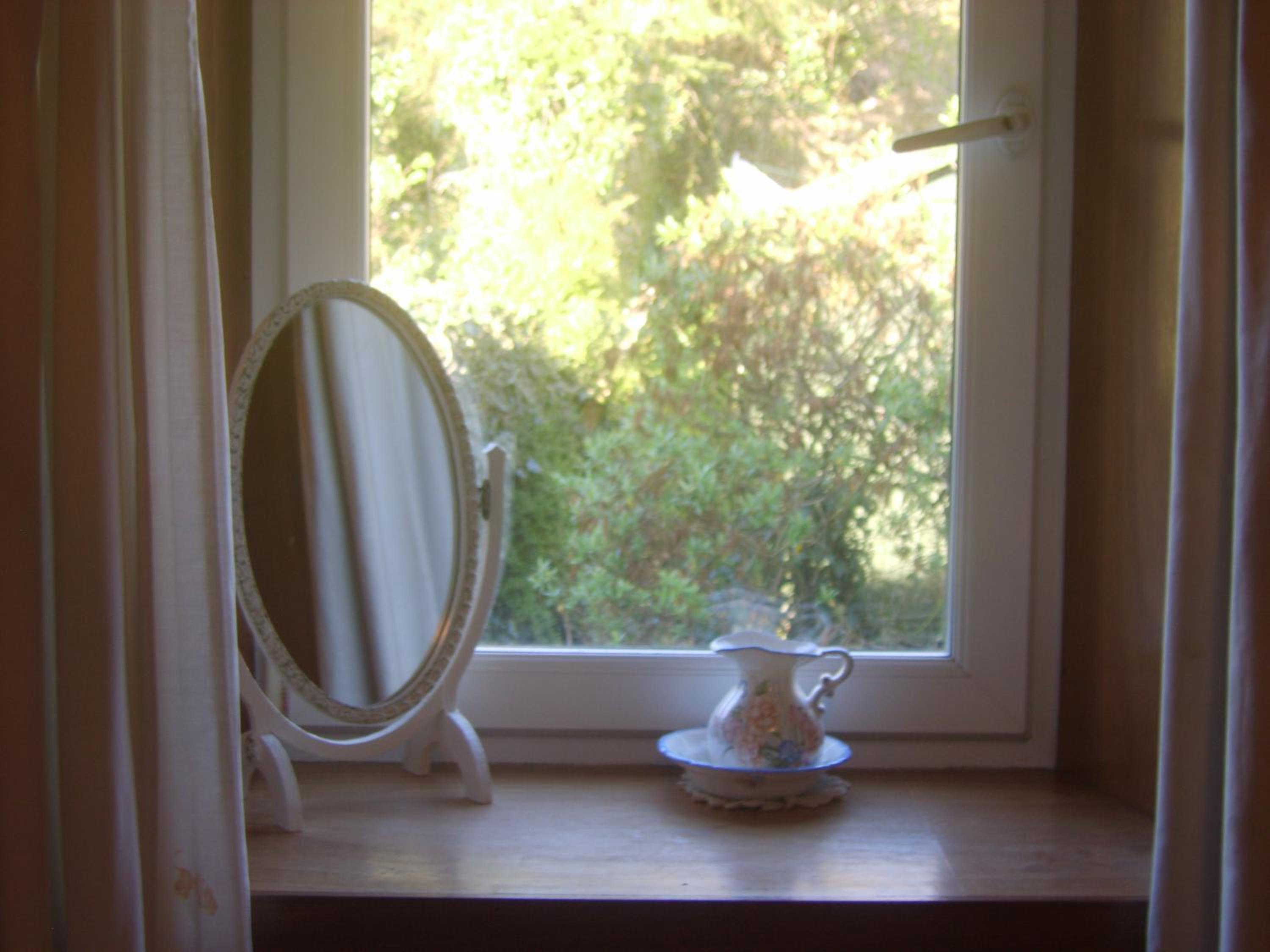 Single Room with Shared Bathroom photo 3
