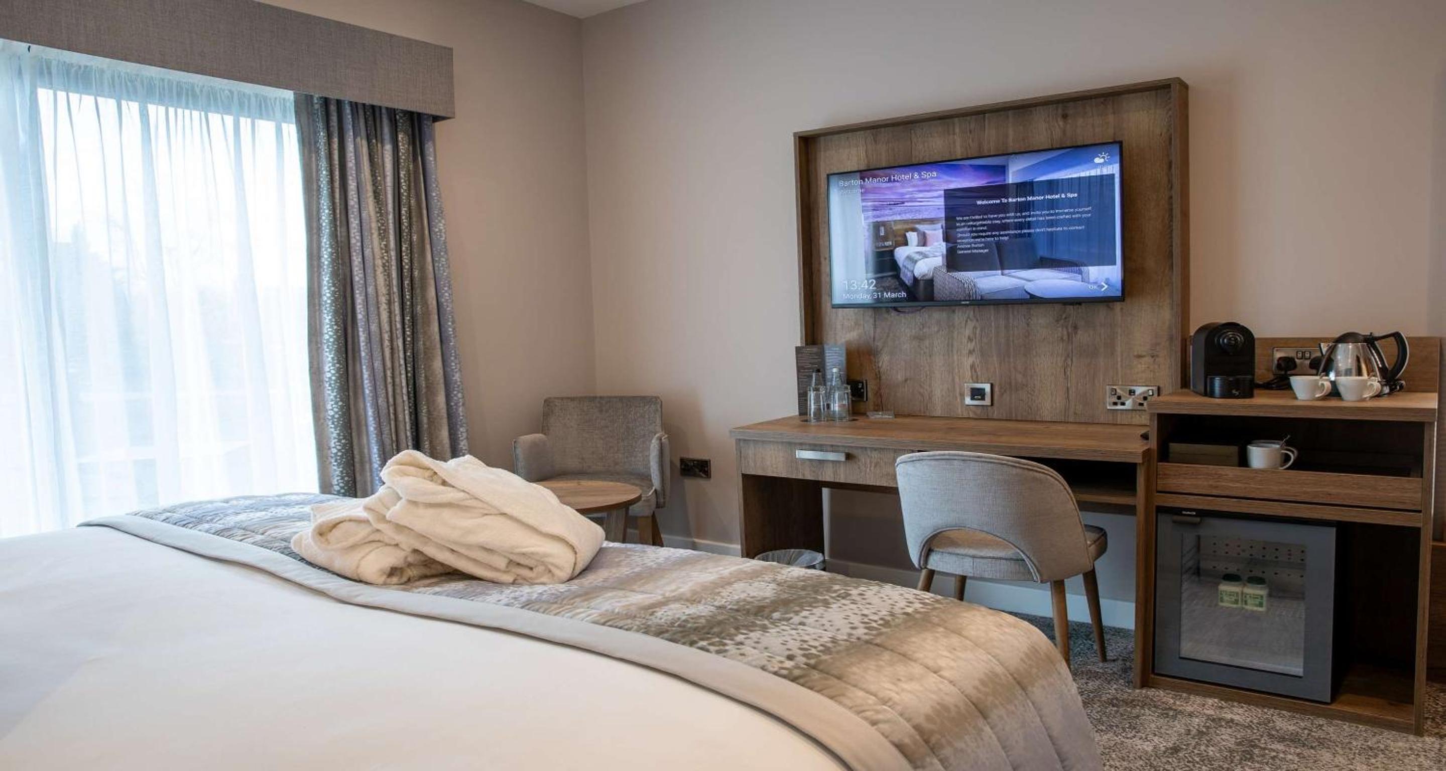 Executive King Room with Balcony and Garden View - Non-Smoking - Photo 1