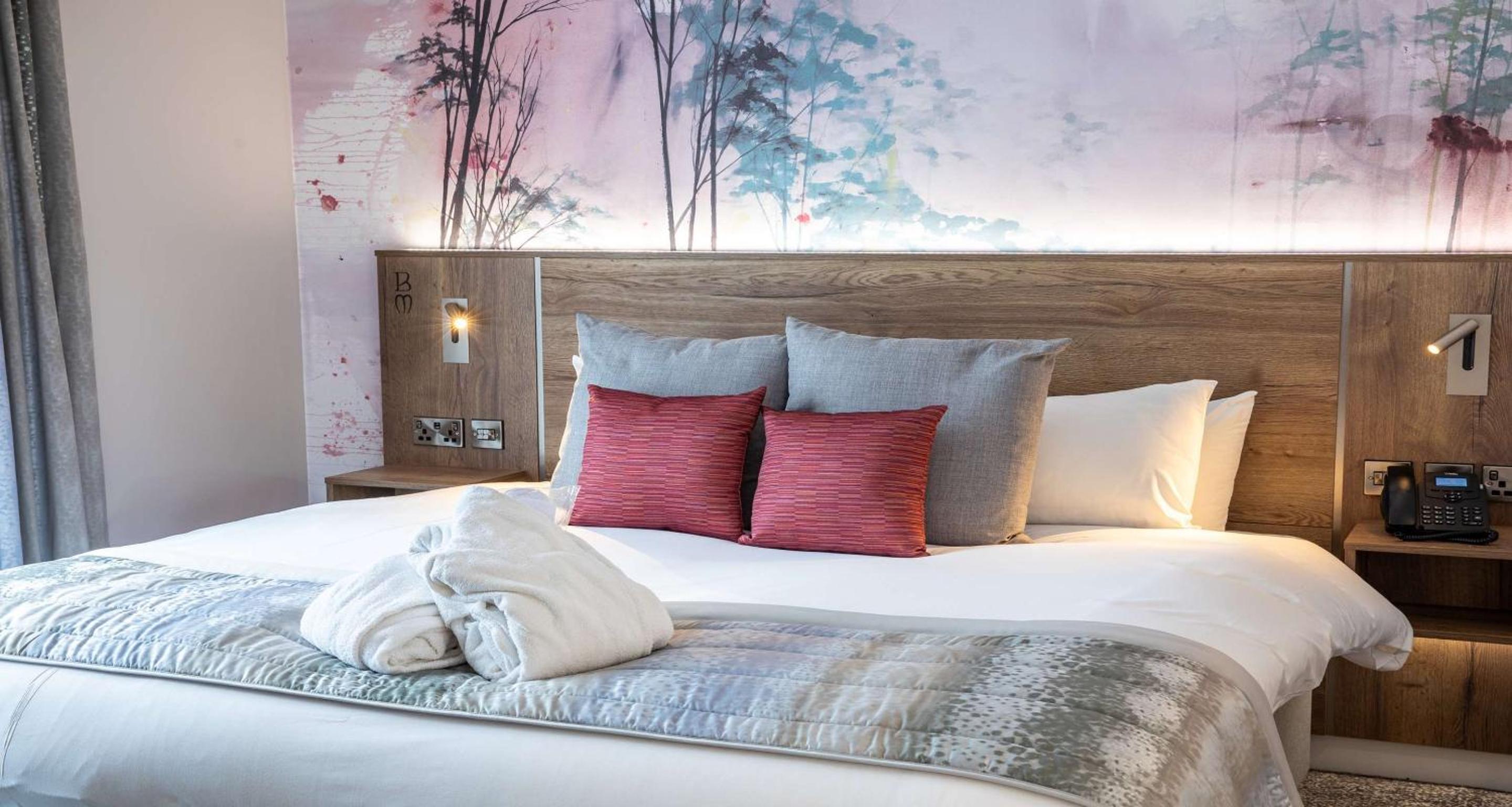 Executive King Room with Bath Tub and Balcony - Garden View/Non-Smoking - Photo 2