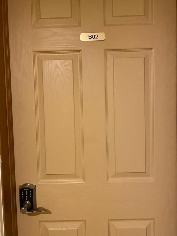 Family Room with Private Bathroom - Photo 8
