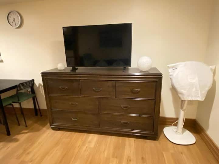Family Room with Private Bathroom - Photo 9