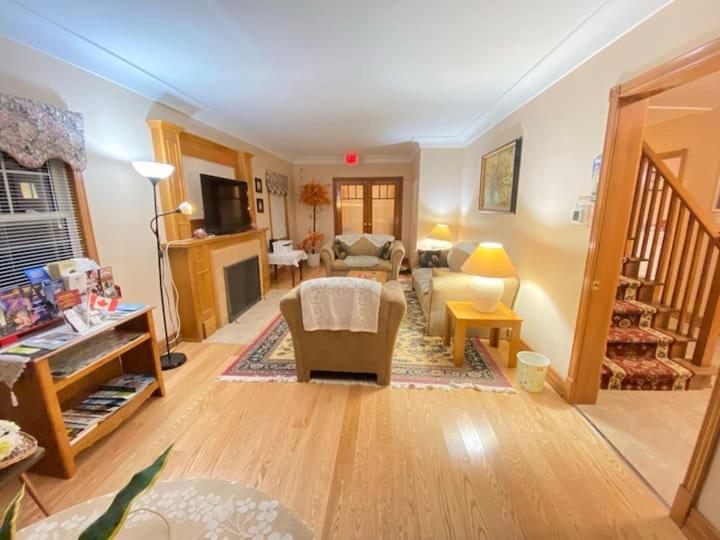 Family Room with Private Bathroom - Photo 10