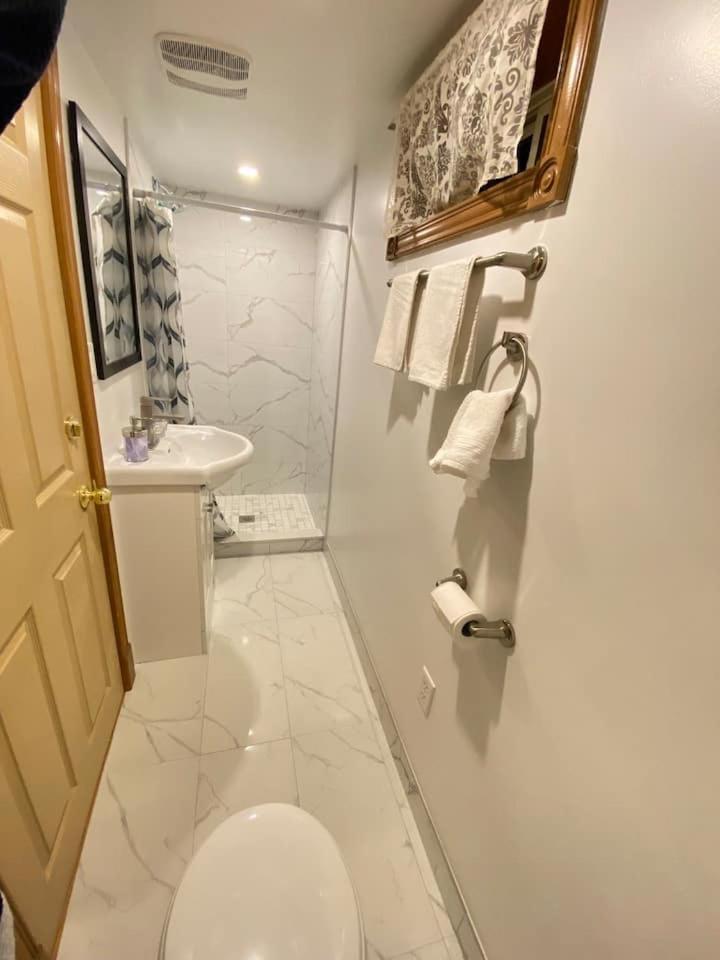 Family Room with Private Bathroom - Photo 21
