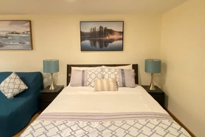 Family Room with Private Bathroom - Photo 23