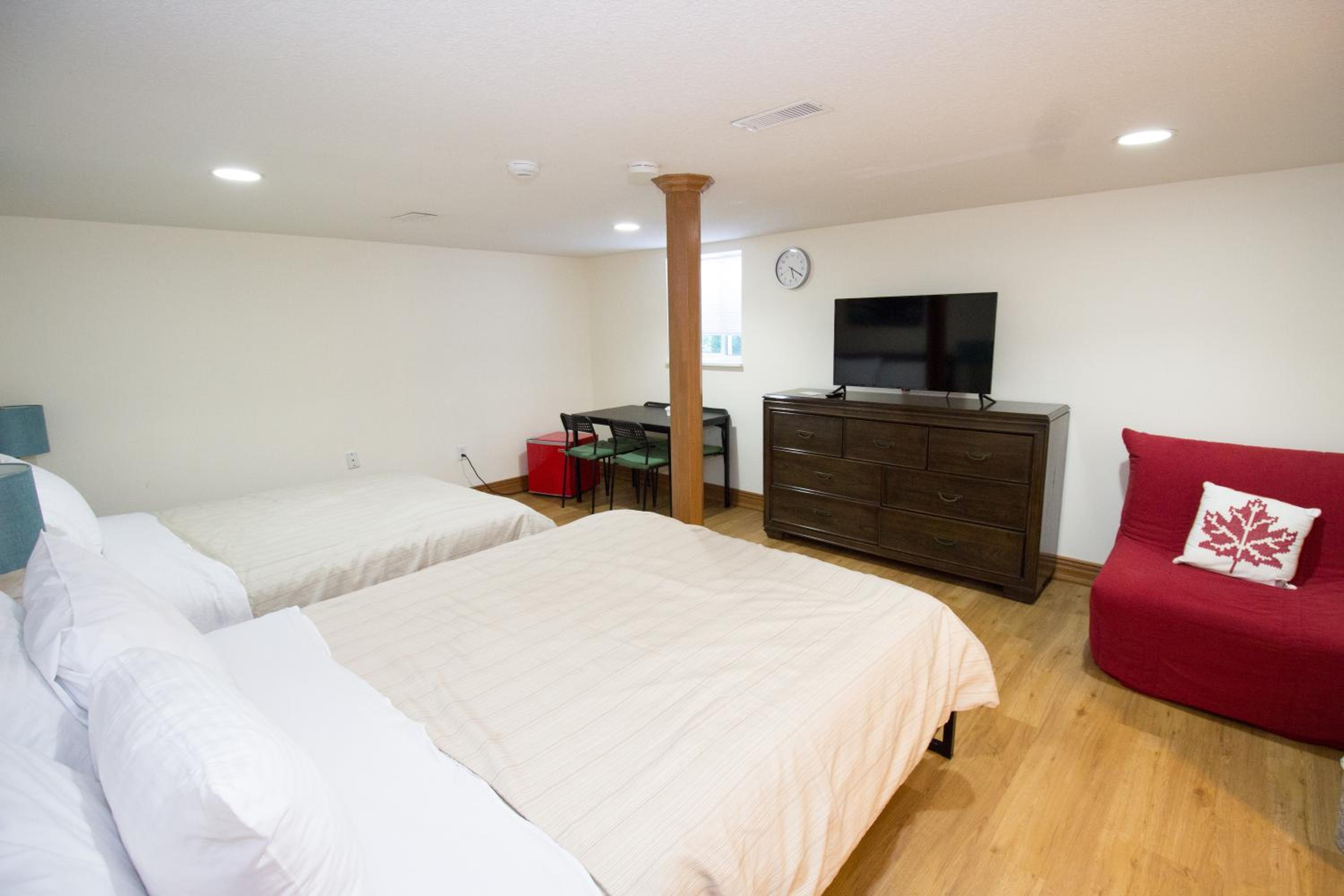 Family Room with Private Bathroom - Photo 29