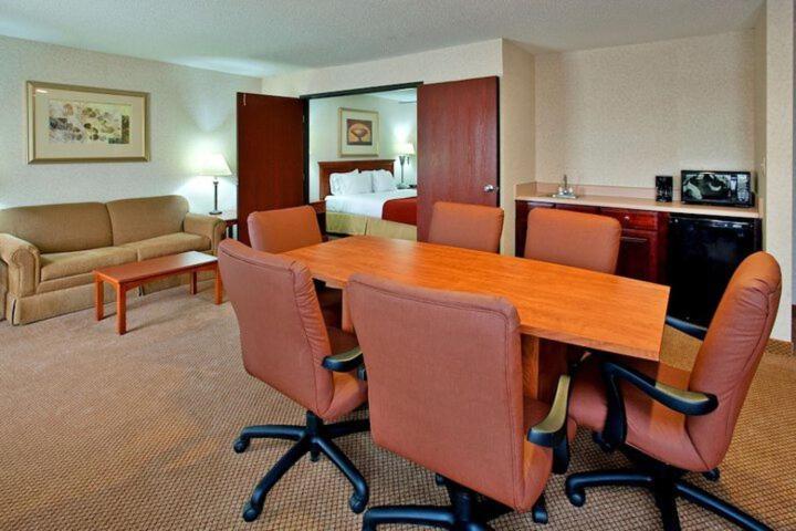 One-Bedroom Executive King Suite - Non-Smoking