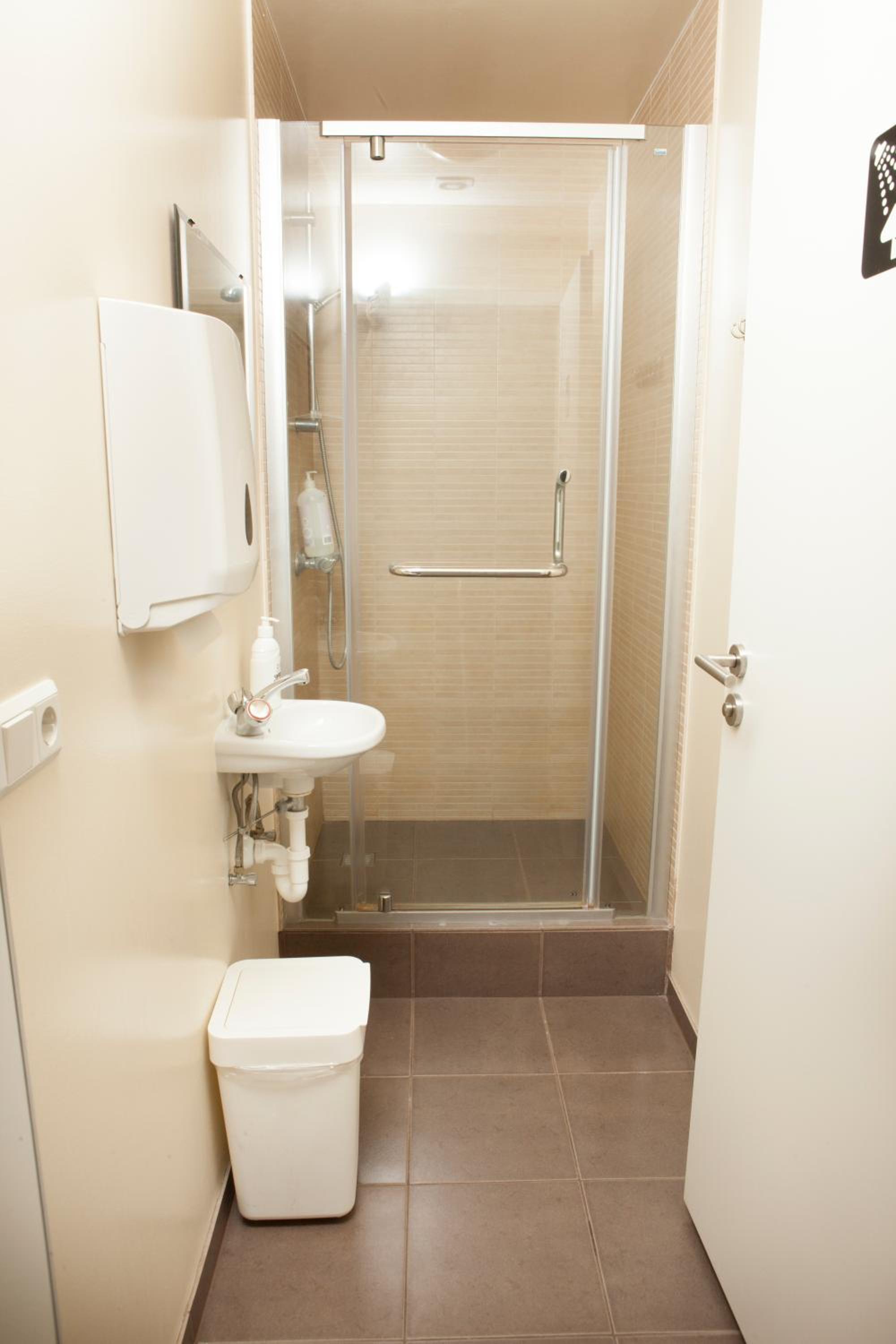 Twin Room with Shared Toilet photo 2