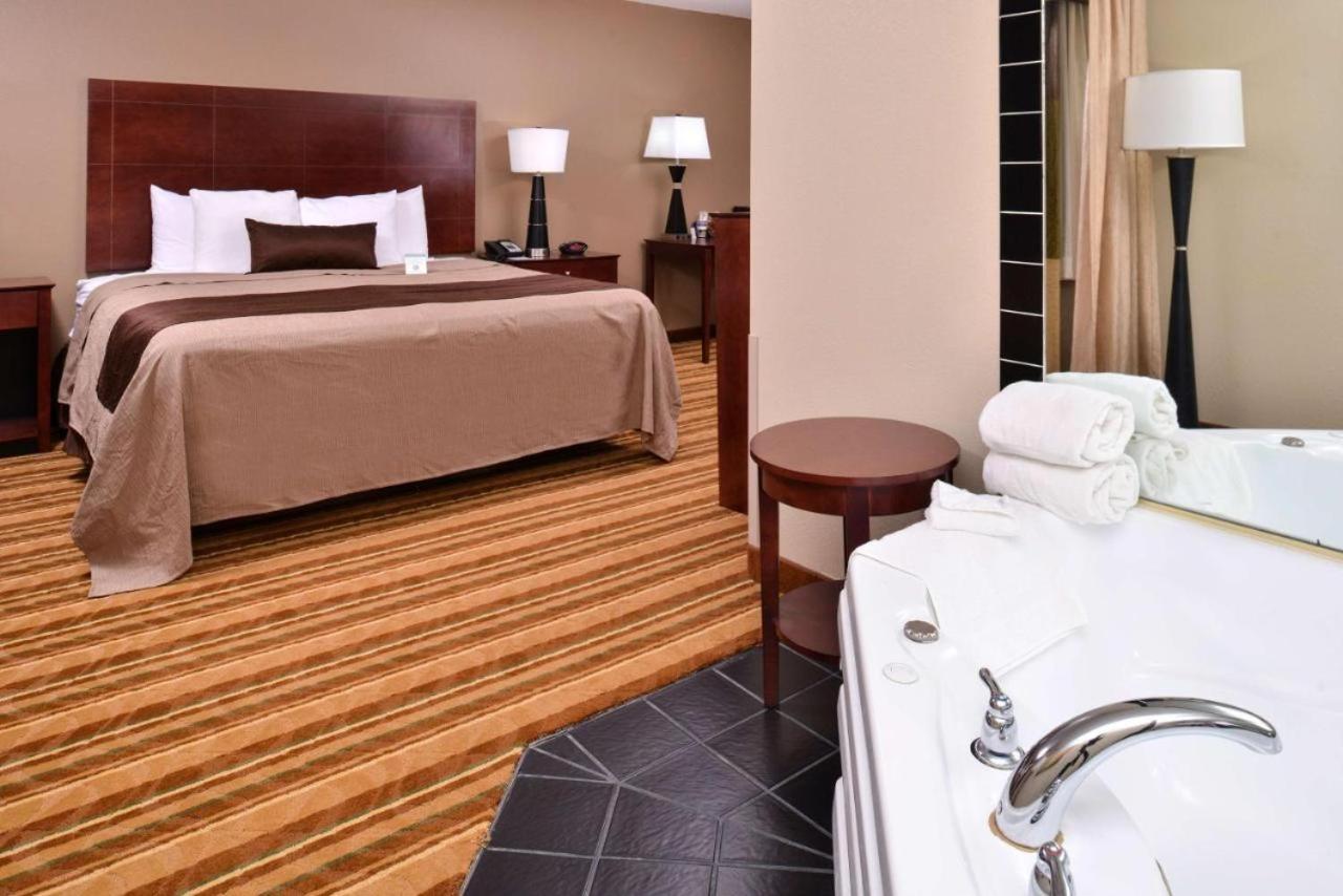 Triple Room with Whirlpool - Non Smoking - Photo 2