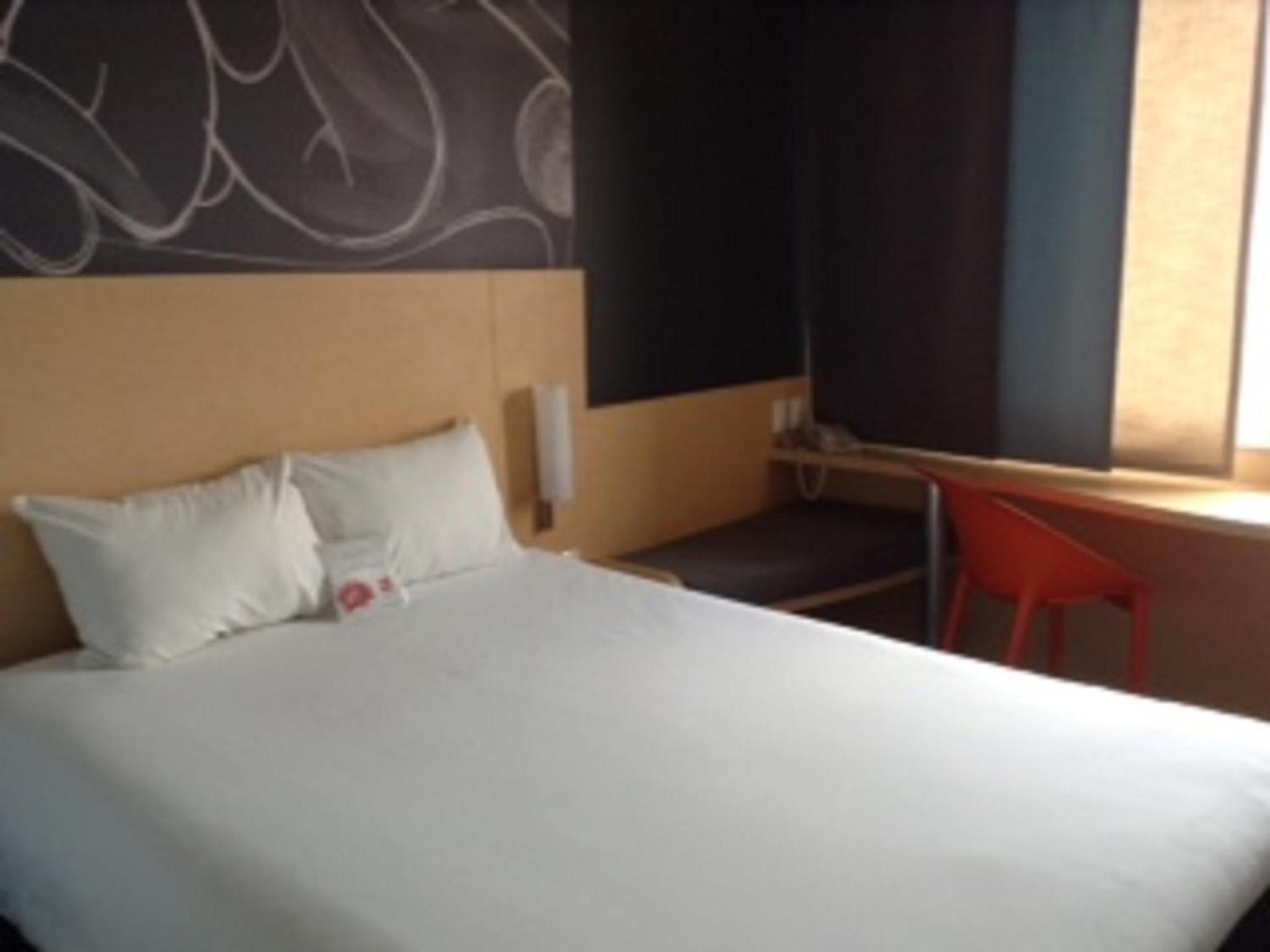 Standard Room with Twin Double Beds photo 2