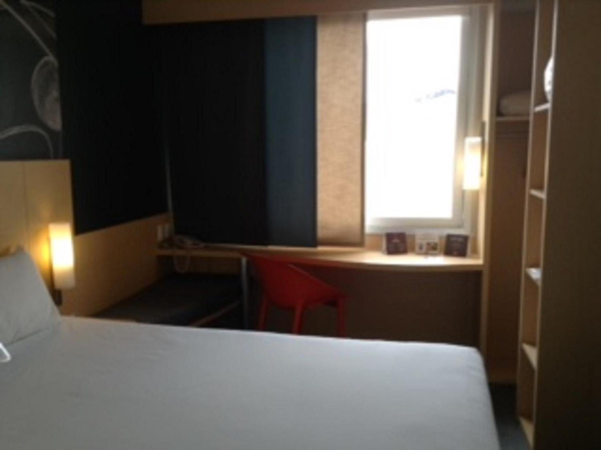 Standard Queen Room photo 3