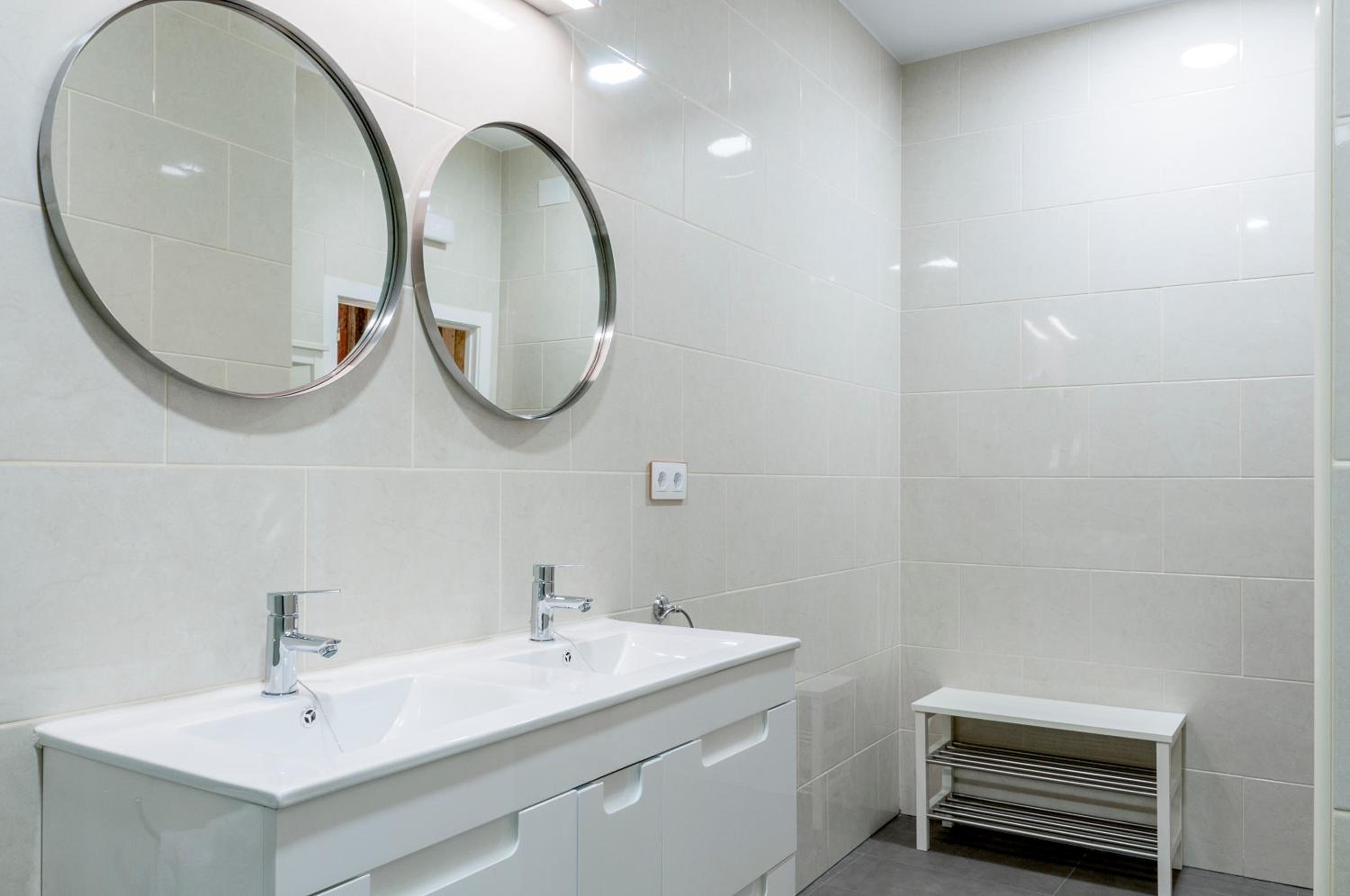 Classic Family Room with Private Bathroom photo 2