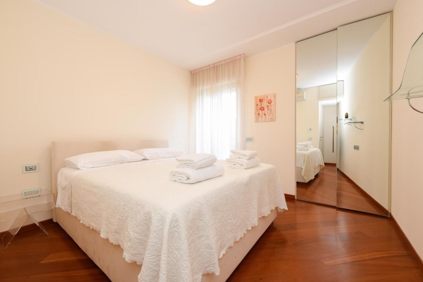 Two-Bedroom Apartment with Lake View
