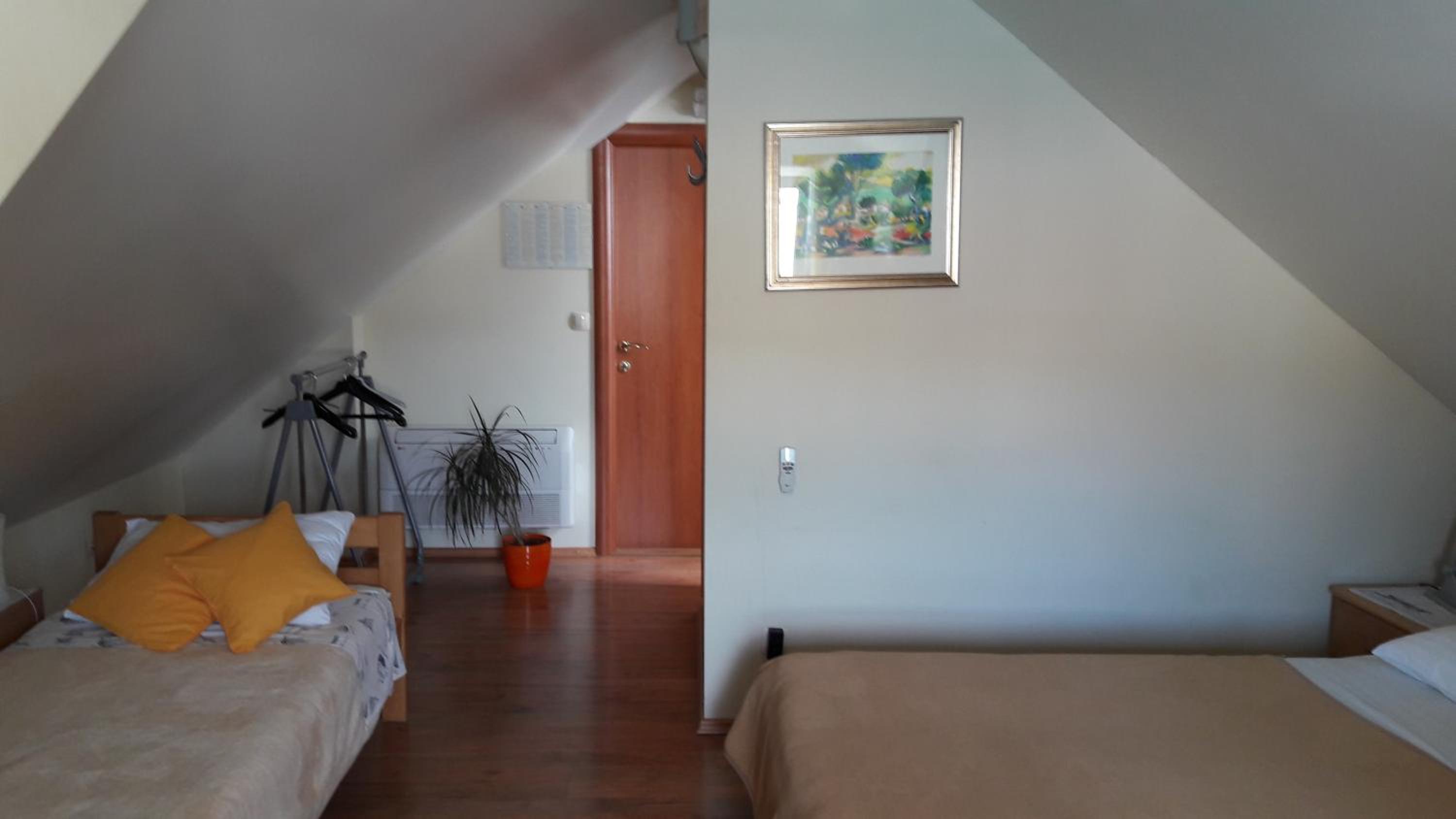 Triple Room with City View - Photo 10
