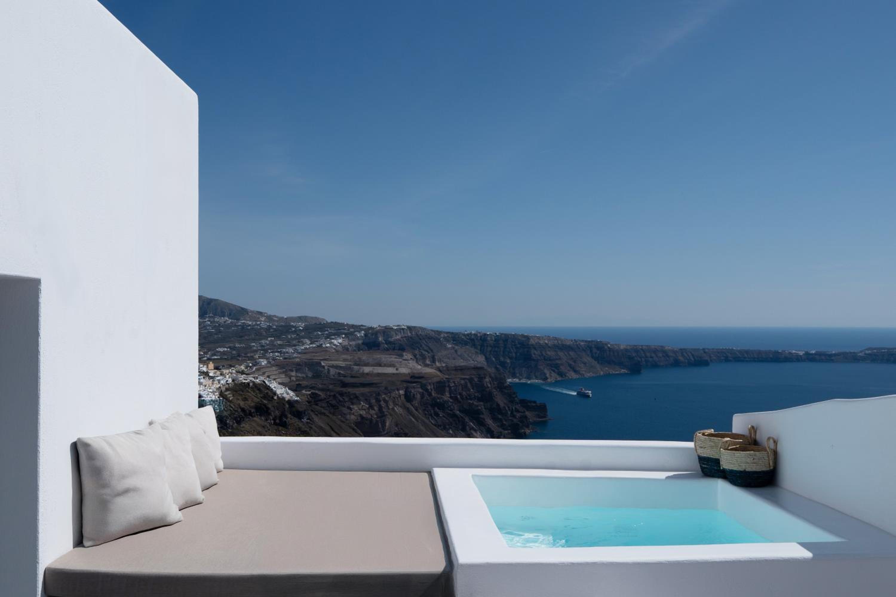 Senior Suite with Caldera View and outdoor Hot-Tub