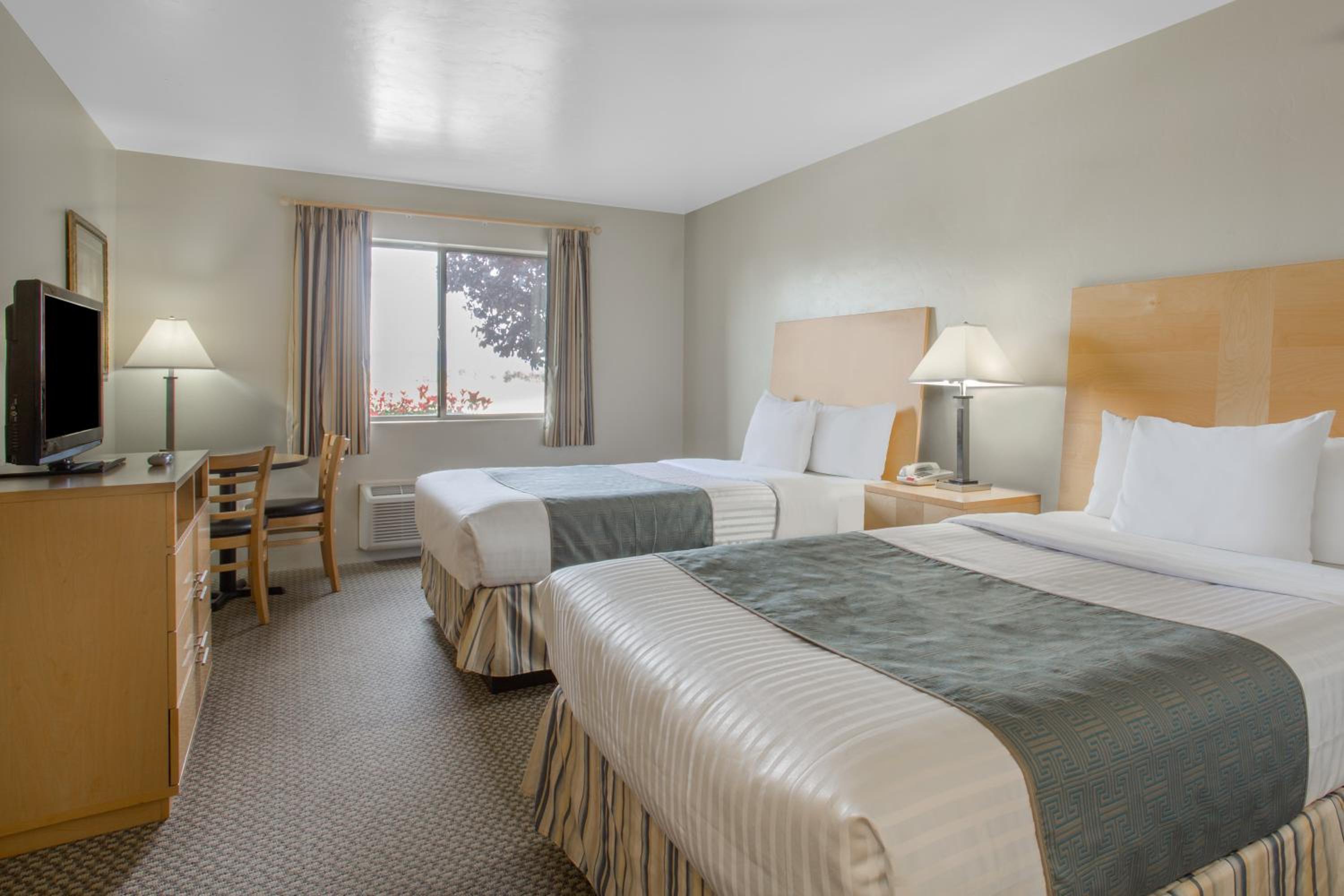 Double Room with Two Double Beds - Non-Smoking photo 2