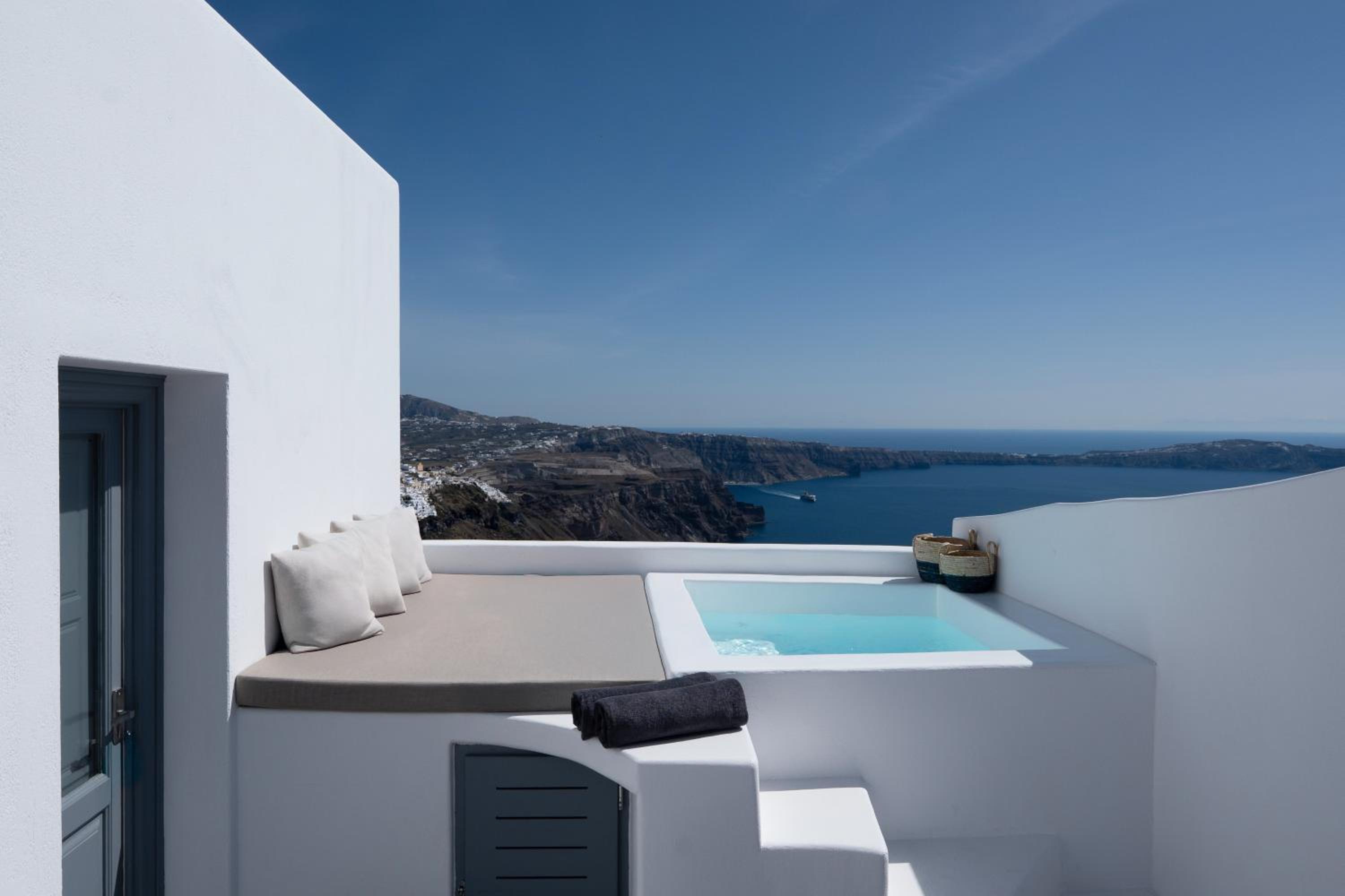 Senior Suite with Caldera View and outdoor Hot-Tub