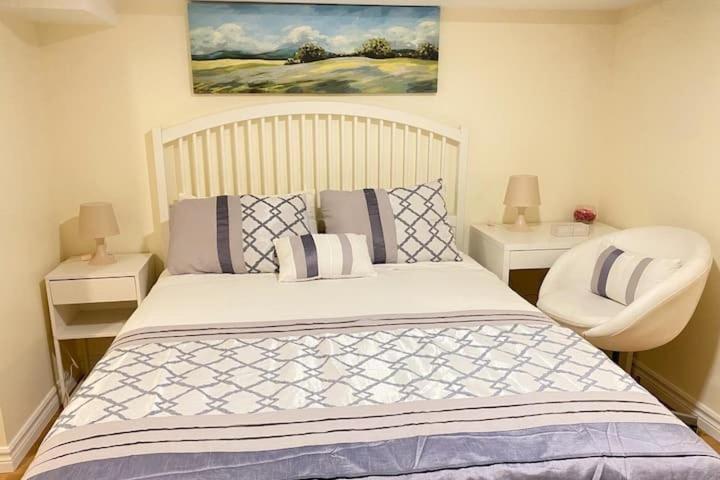 Family Room with Private Bathroom - Photo 17