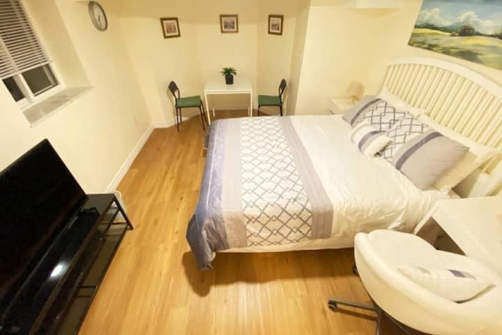Family Room with Private Bathroom - Photo 20