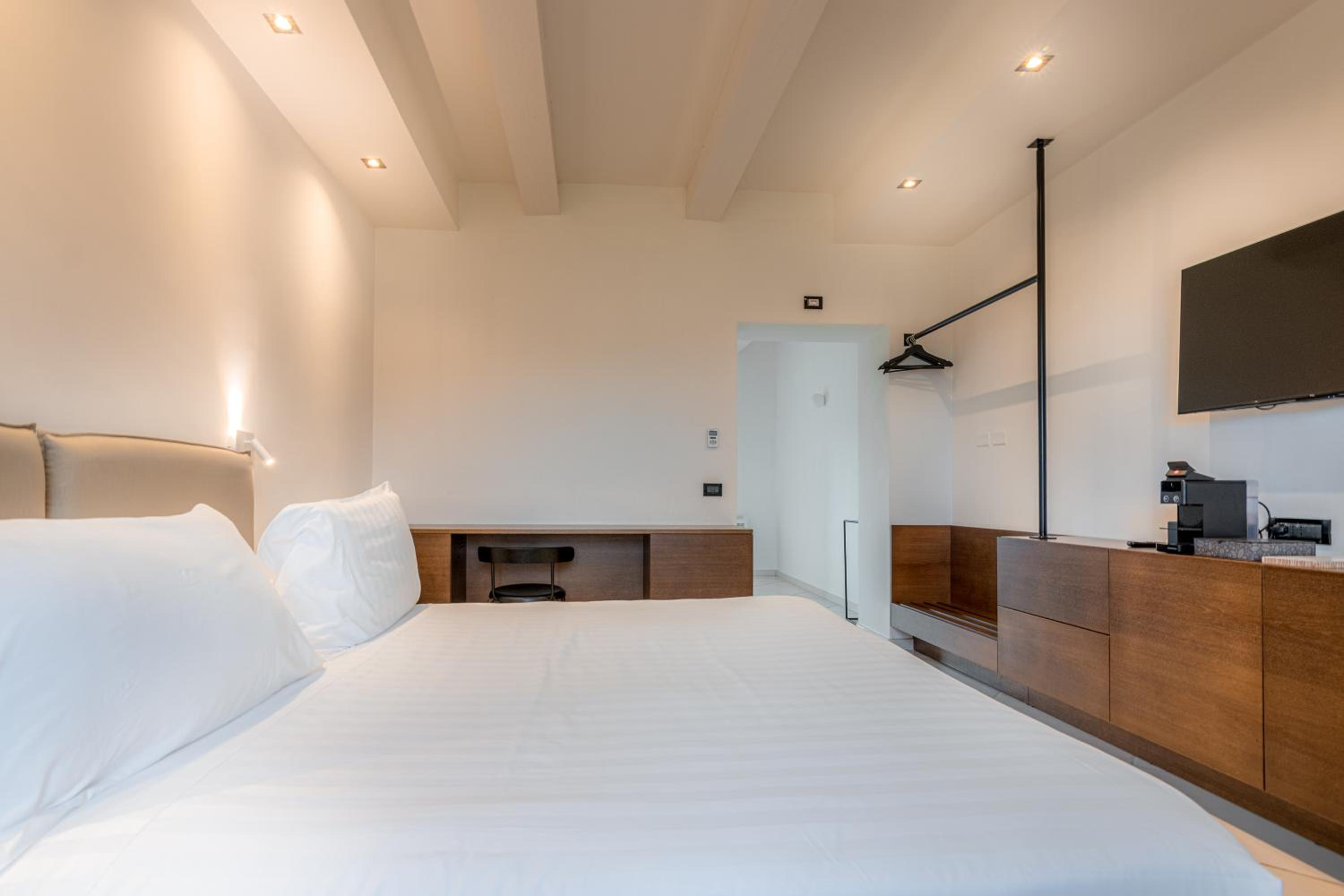Economy Double or Twin Room photo 3