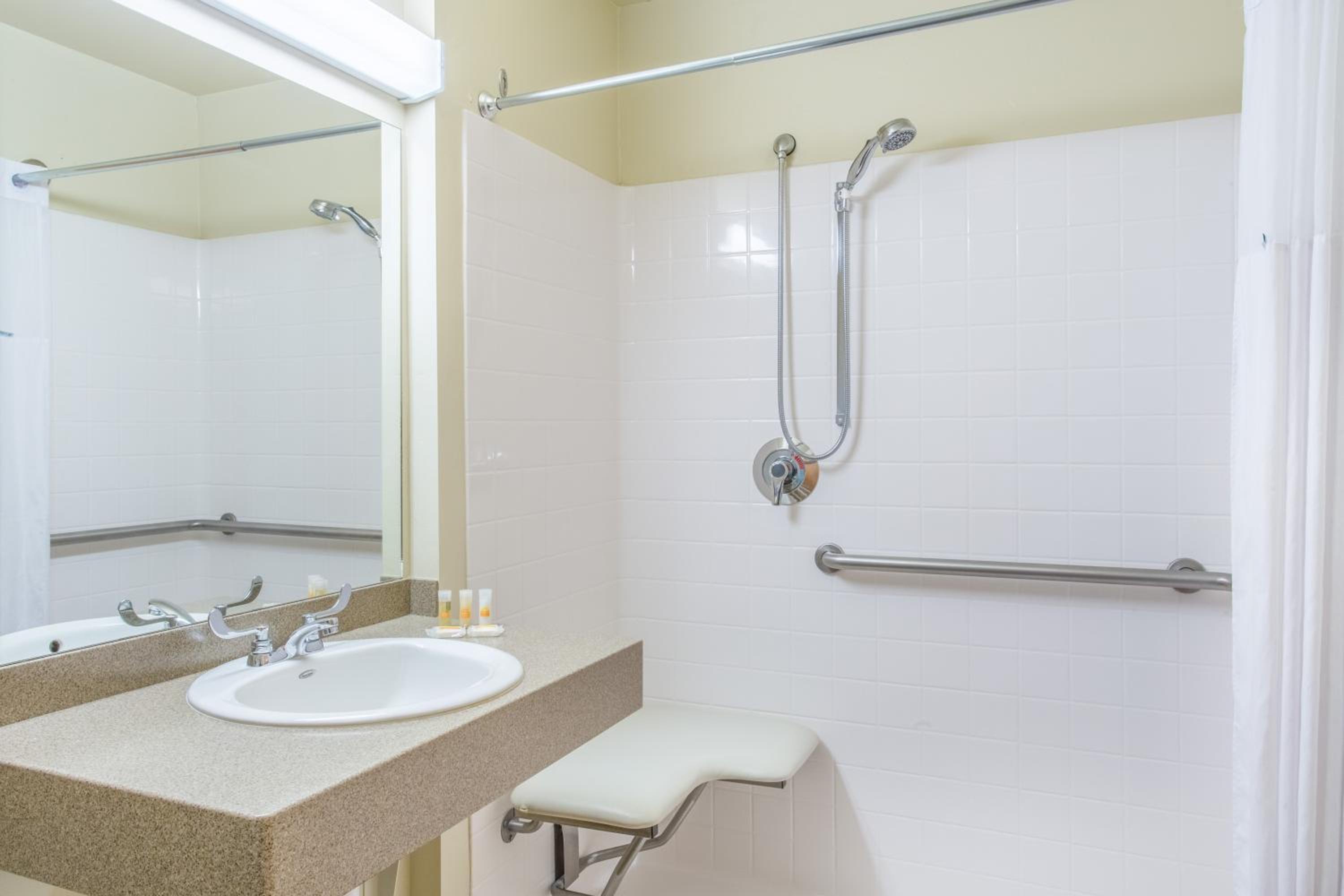 Double Room with Two Double Beds - Disability Access- Non-Smoking photo 2