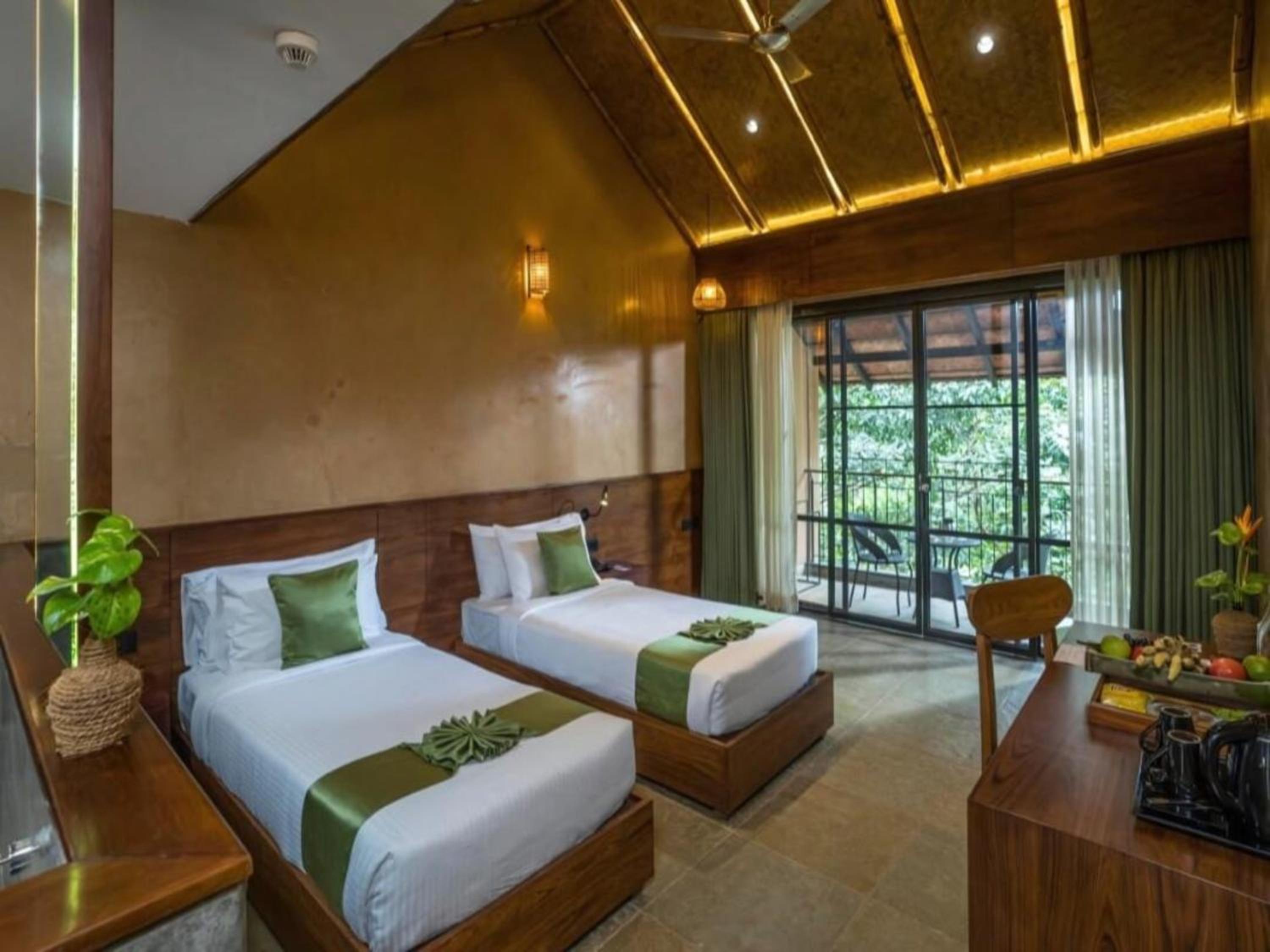Double Room with Balcony - Photo 6