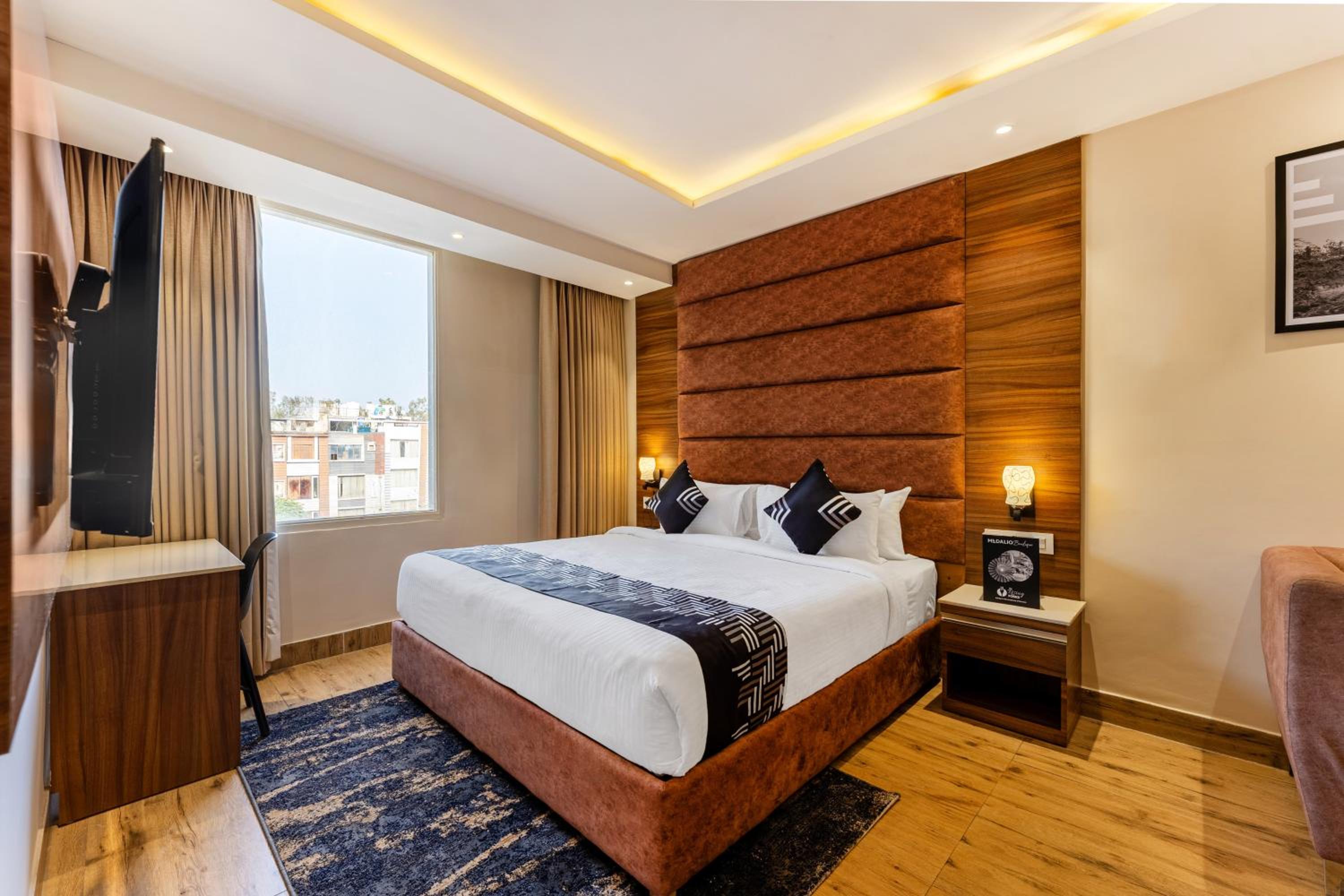Deluxe Room with Bathtub