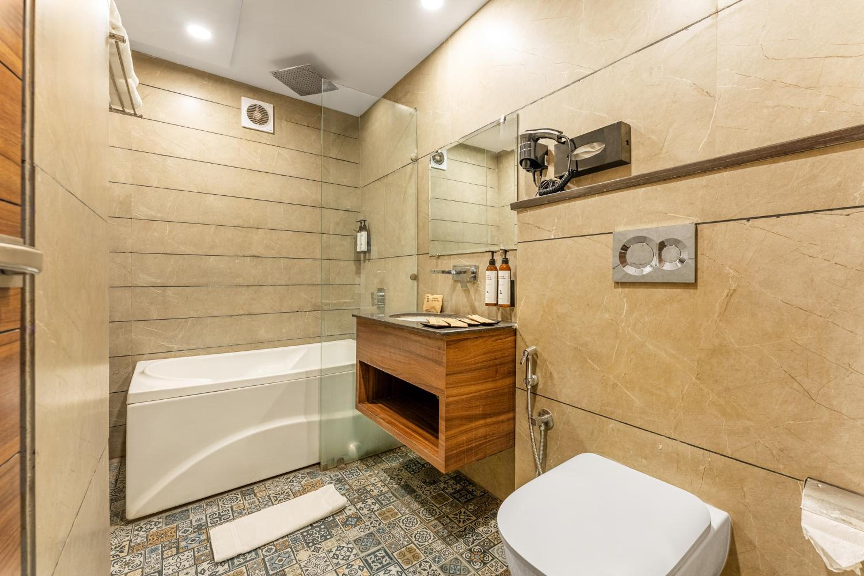 Deluxe Room with Bathtub