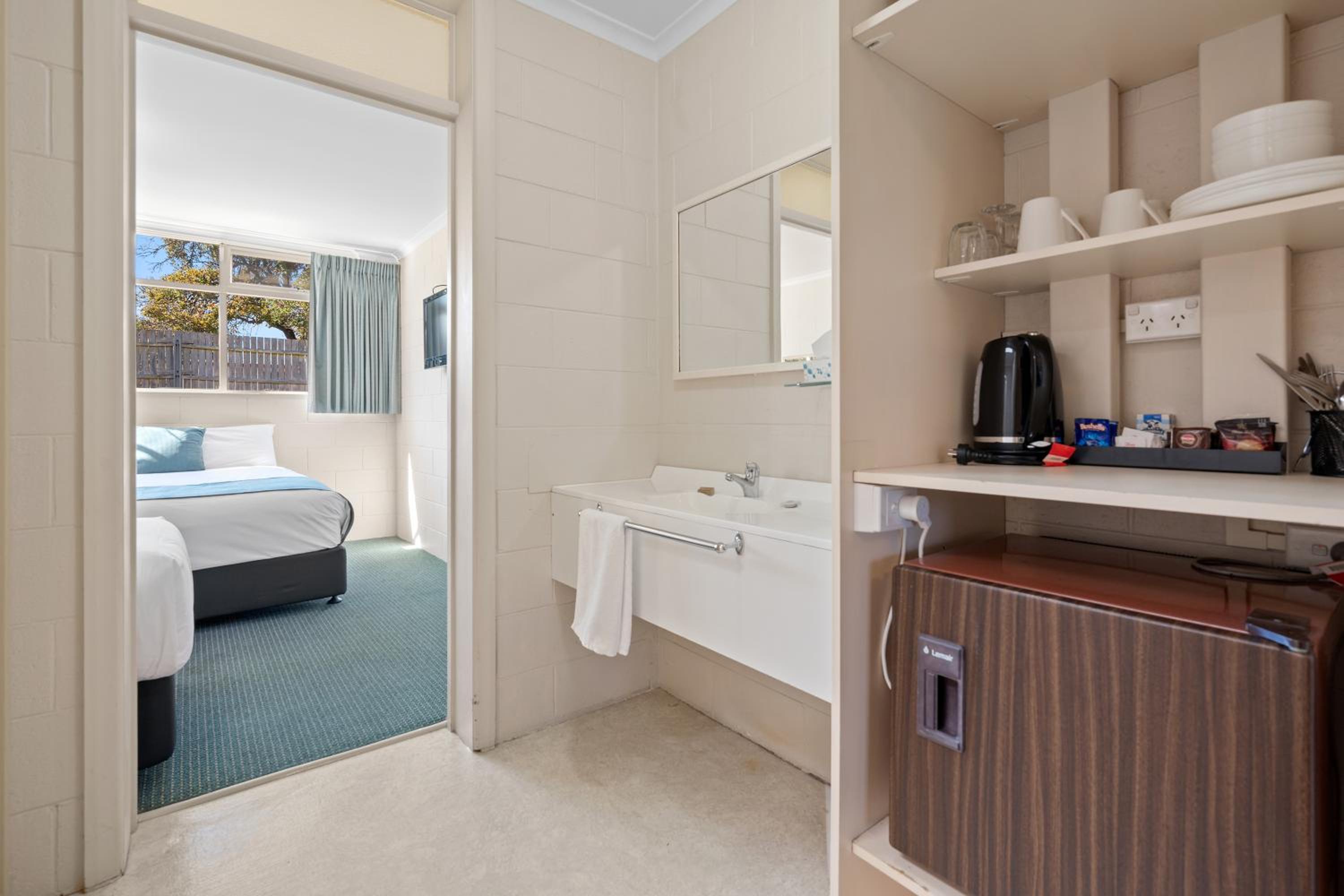Quadruple Room with King Bed and Queen Bed - Non Smoking - Photo 1