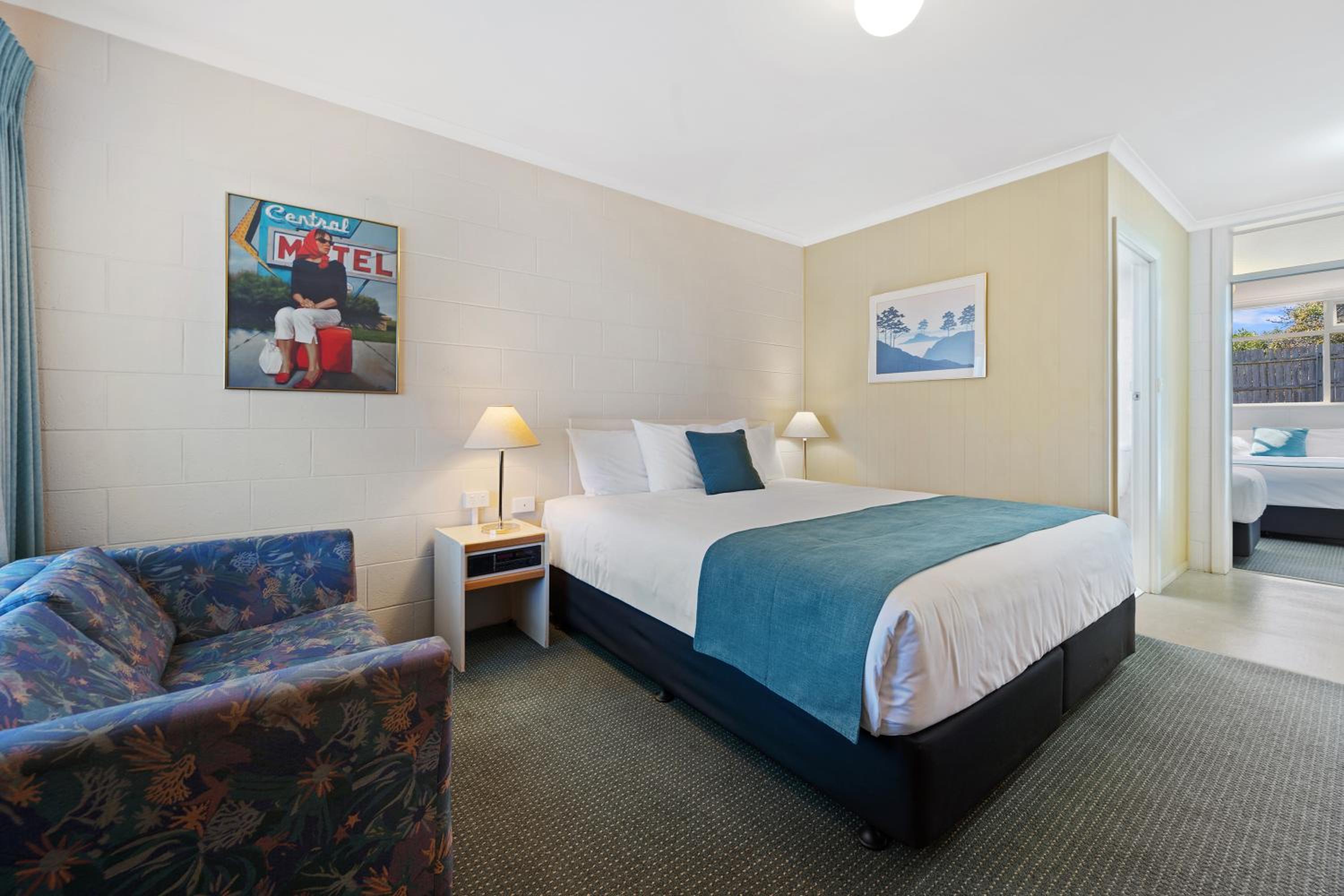 Quadruple Room with King Bed and Queen Bed - Non Smoking - Photo 3