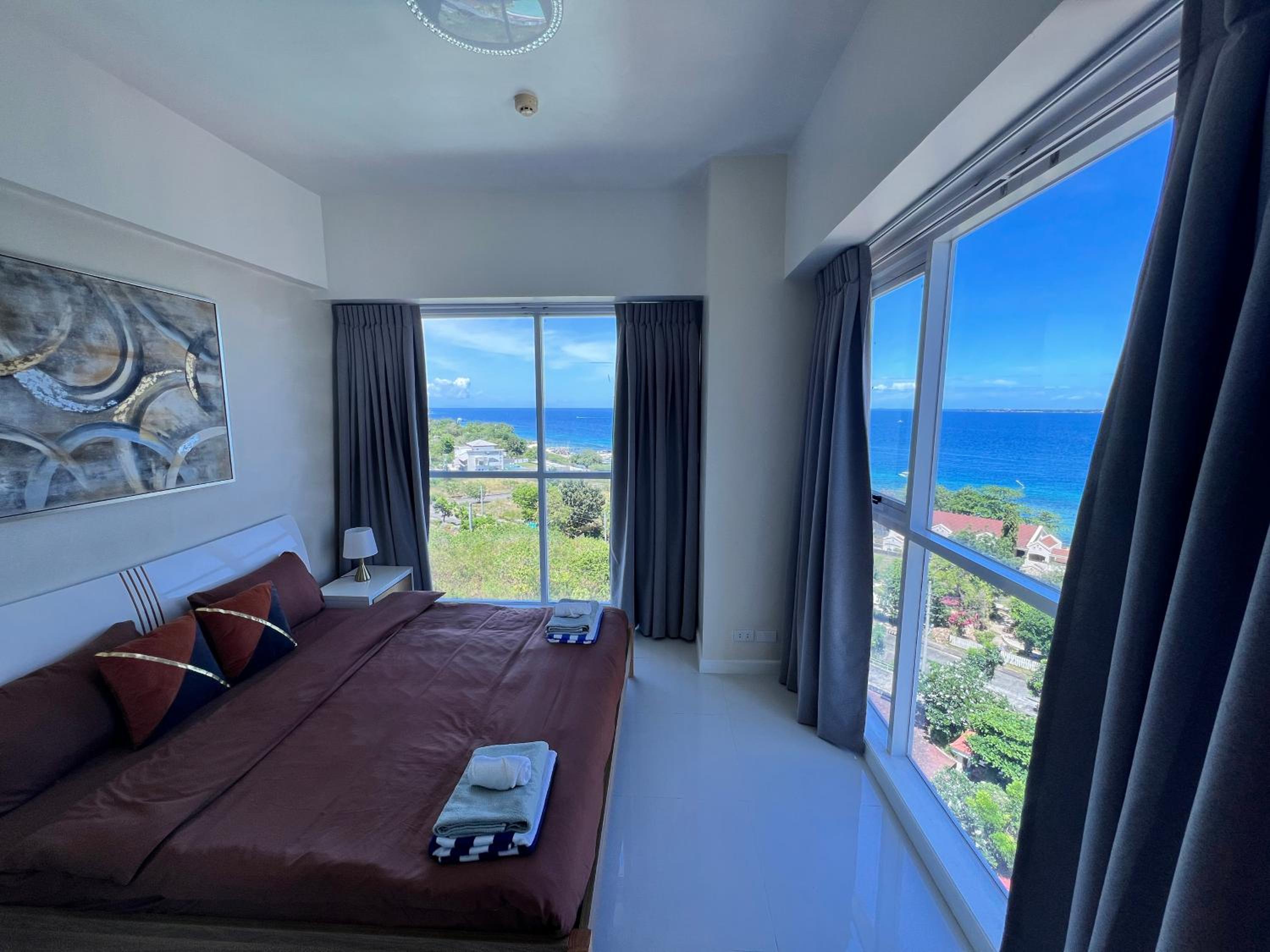 Deluxe Suite with Sea View photo 2