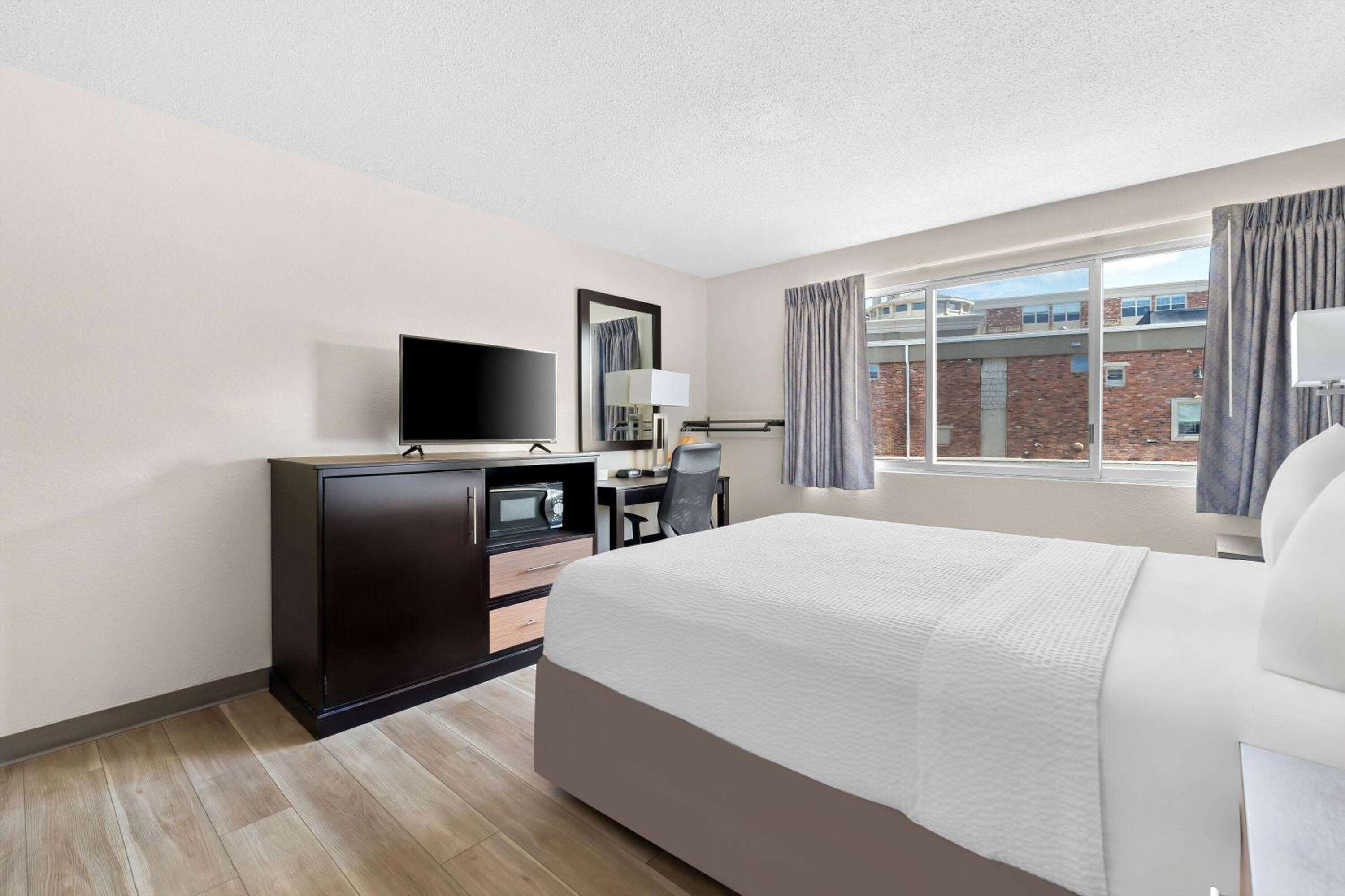 Queen Room - Mobility Access/Non-Smoking - Photo 3