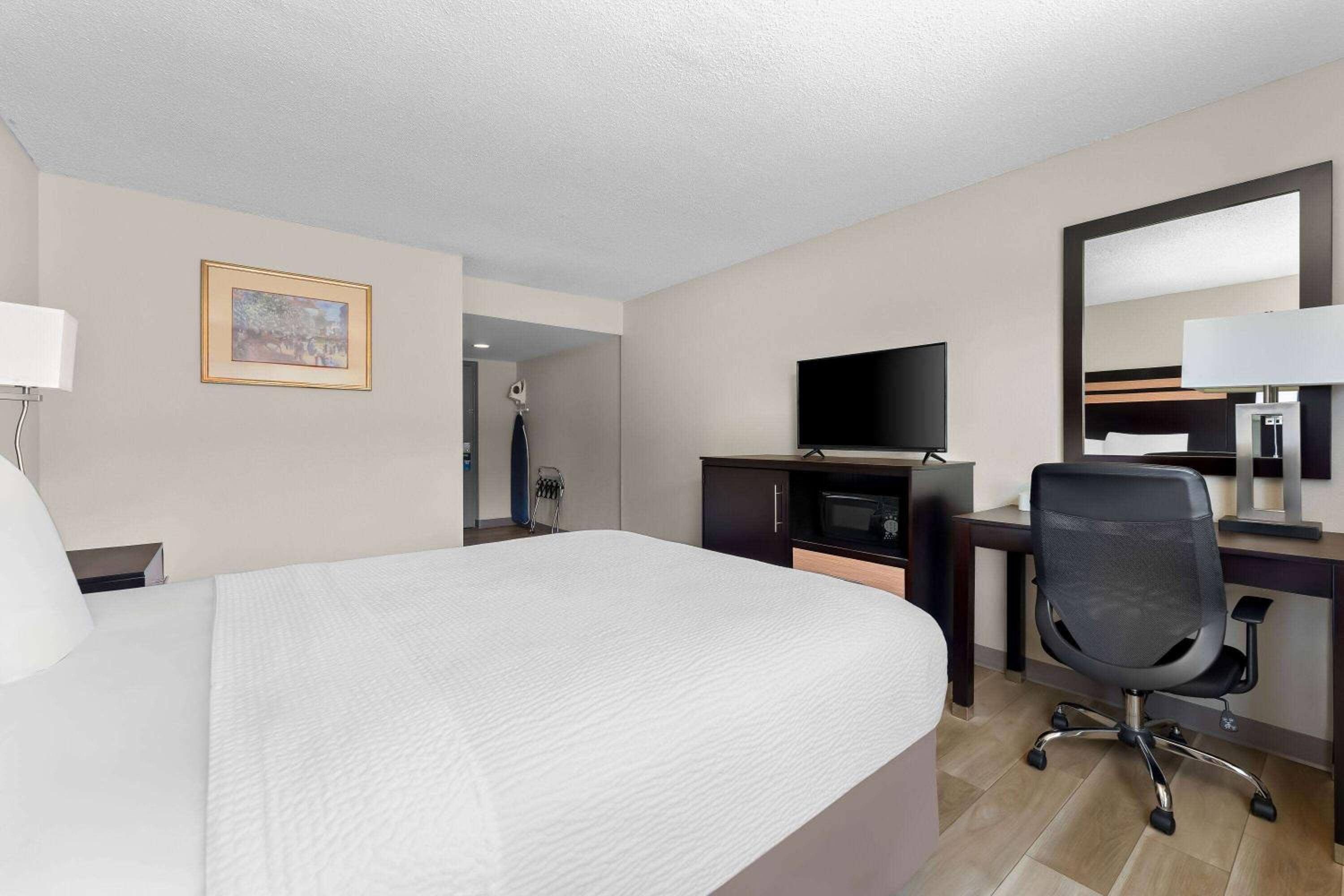 Queen Room - Mobility Access/Non-Smoking - Photo 4